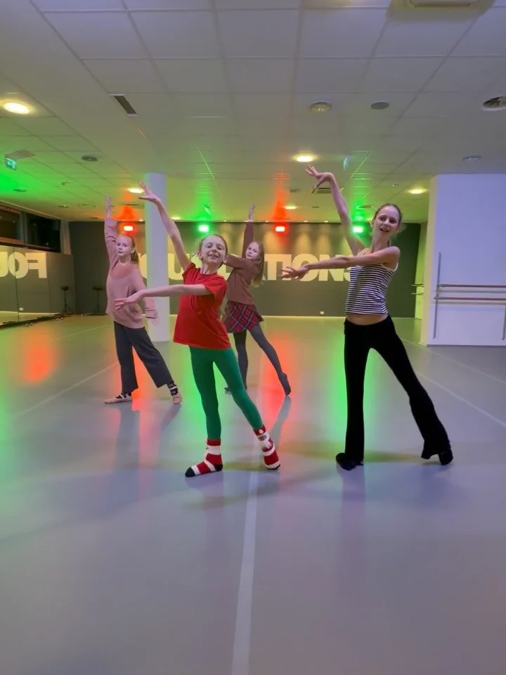 Was f&uuml;r eine festliche Woche bei Foundations! ✨🎄

Diese Woche war unsere letzte Woche vor den Weihnachtsferien und unsere Minis &amp; Kids durften nicht nur zeigen, was sie in den letzten Wochen gelernt haben, sondern auch gemeinsam mit FreundI