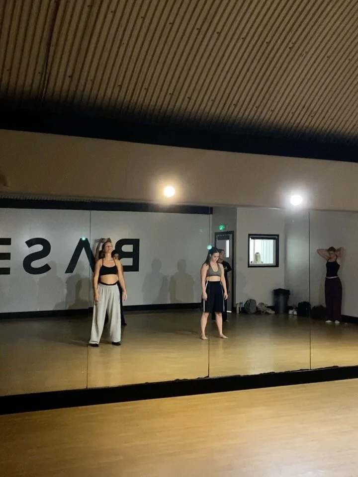 Let&rsquo;s go to London! ✈️🇬🇧🪩 We&rsquo;re spending 1 intensive dance week in one of the industry&rsquo;s biggest hubs. It&rsquo;s happening this summer 02.-09.09.2026. Interested in joining us? DM or email us at hello@foundationsdancecollective.