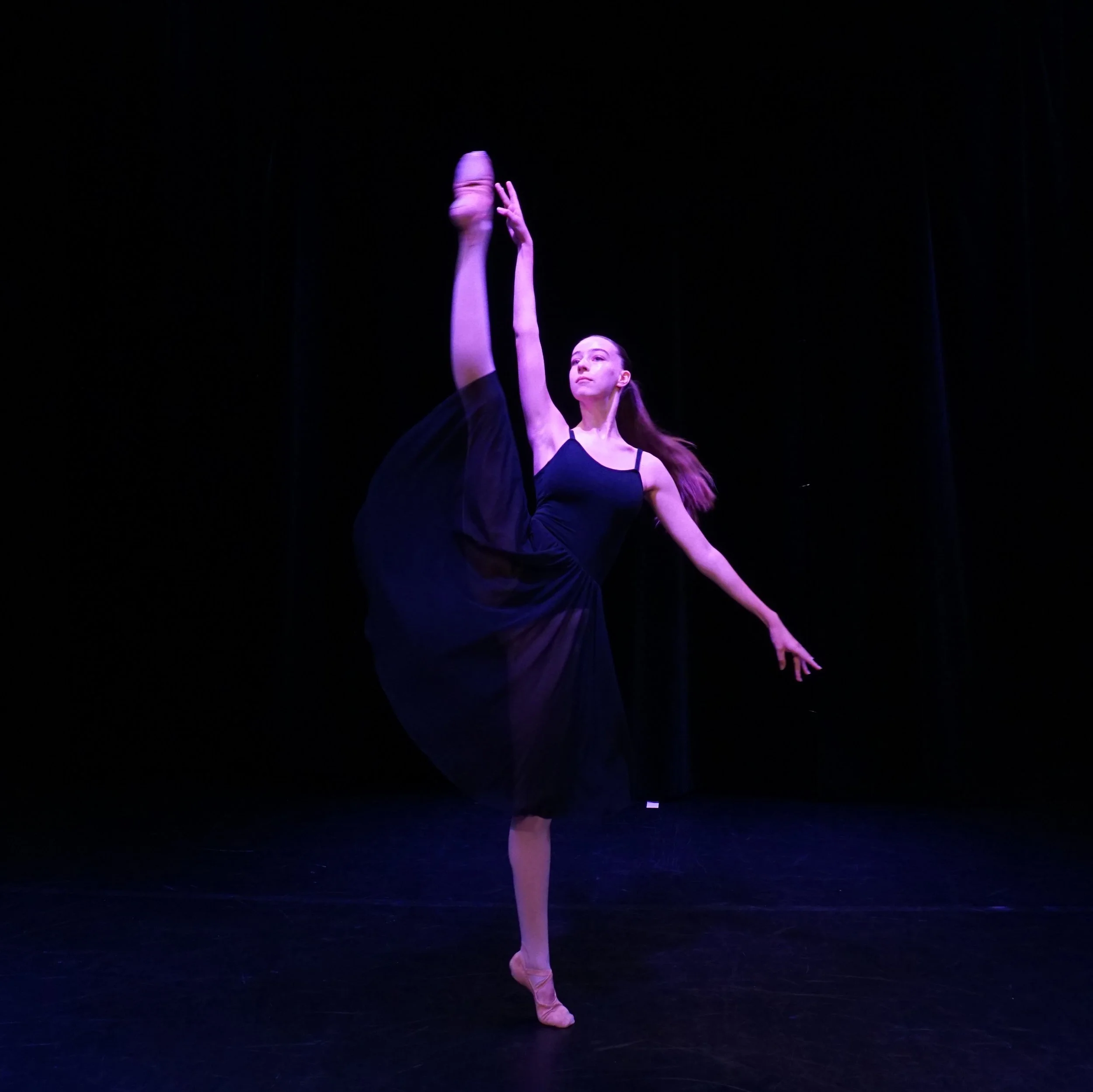 ✨ LERNT UNSER TEAM KENNEN ✨

Wir freuen uns, Marie Juric auch in der 26/27 Season wieder bei Foundations willkommen zu hei&szlig;en!

Marie unterrichtet Ballett f&uuml;r Kids, Teens und Erwachsene und &uuml;bernimmt gemeinsam mit Sophia Steiner das C
