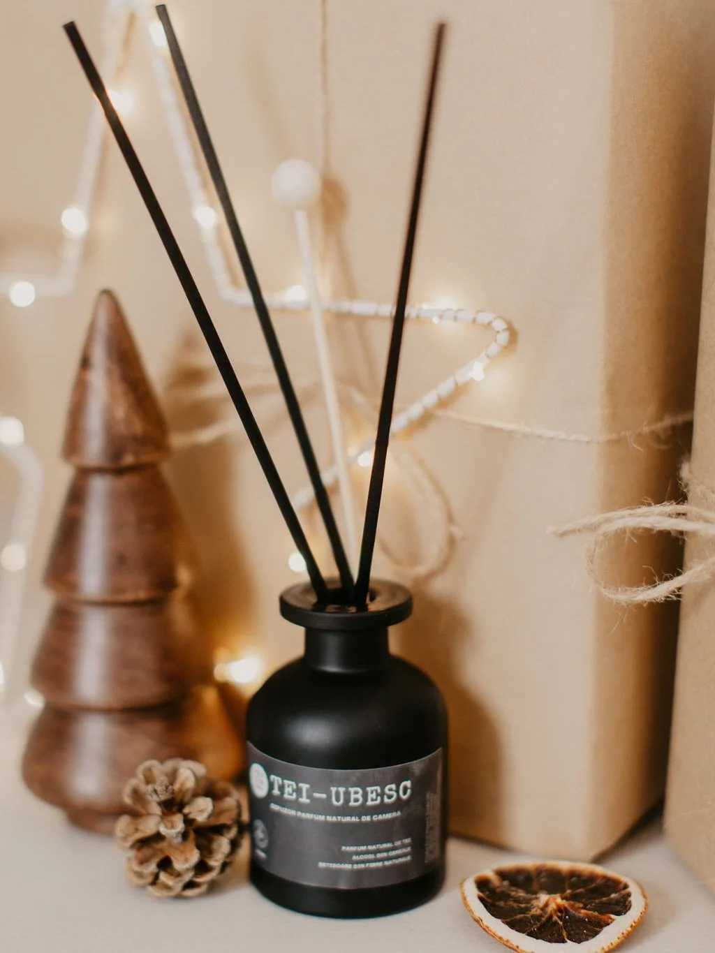 Cand ACASA miroase a FLORI DE TEI. Difuzor parfum natural cu miros autentic de flori de tei, 100 ml. 

📍Gasesti pe site, www.prezent.studio, idei de cadouri artizanale, locale. 

Cadouri reminder despre Aici.Acum. despre Prezenta. Cadouri cu miros a