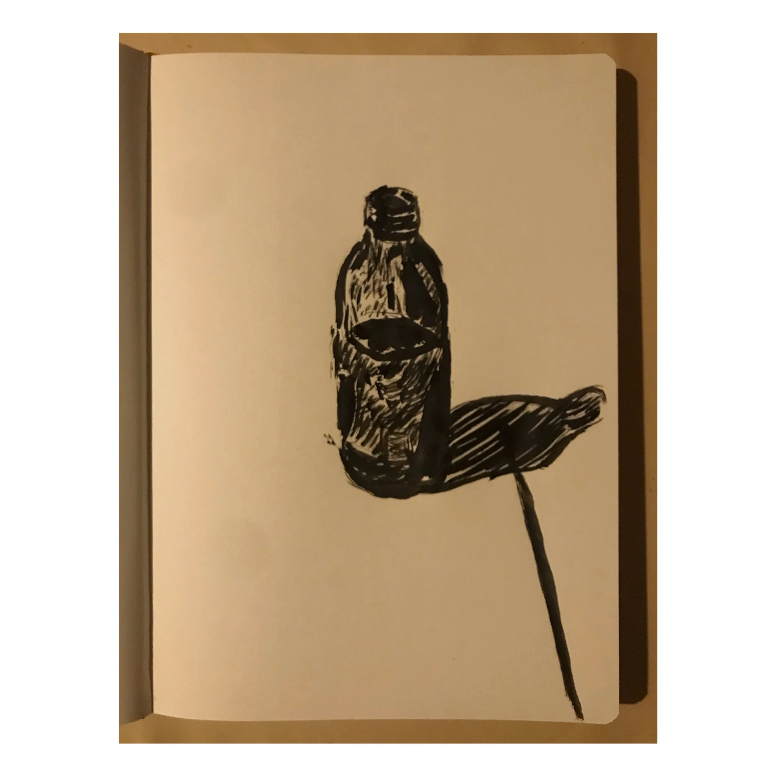 Une illustration en noir et blanc d'une encrier et un pinceau