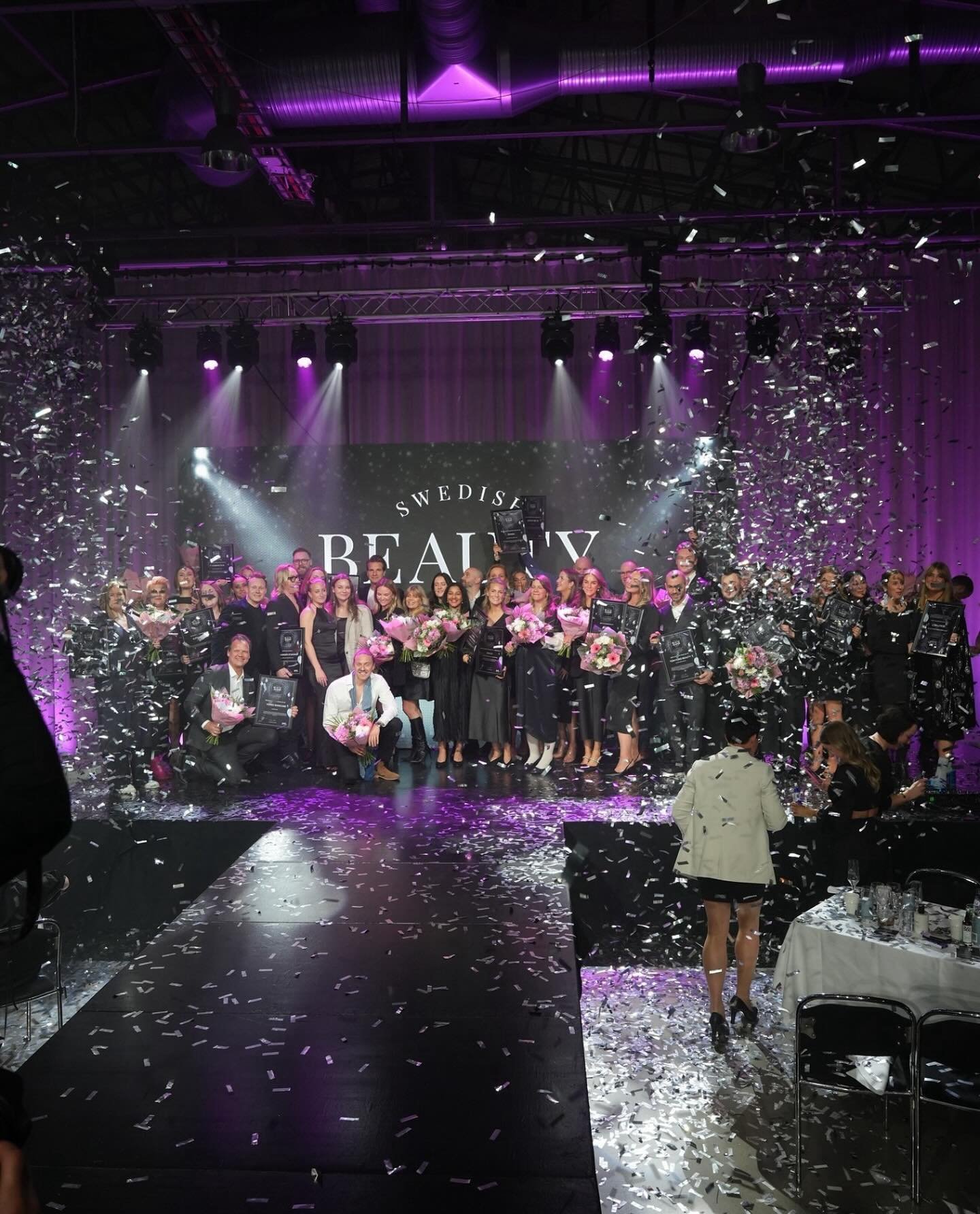 Om en vecka sm&auml;ller det! ✨
Vi ser s&aring; mycket fram emot att se er alla p&aring; Berns n&auml;sta torsdag f&ouml;r att fira alla vinnare i #SwedishBeautyAwards2024 🤩 Ses vi d&auml;r?