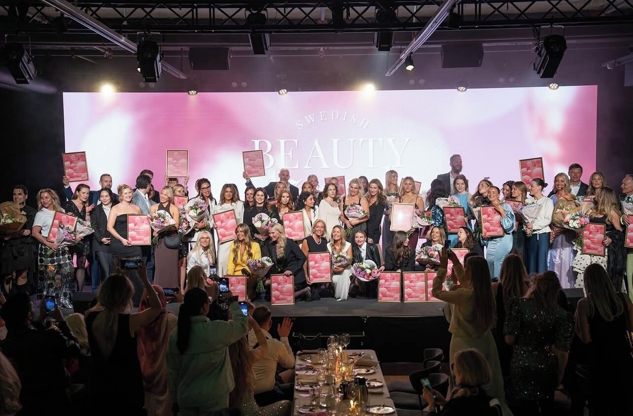 TÄVLING - VINN NÅGRA AV DE NOMINERADE PRODUKTERNA I SWEDISH BEAUTY AWARDS 2025 ✨
Nu vill vi tävla ut två fina kit till två lyckliga vinnare. Vill du testa några av de nominerade produkterna i årets gala, nu