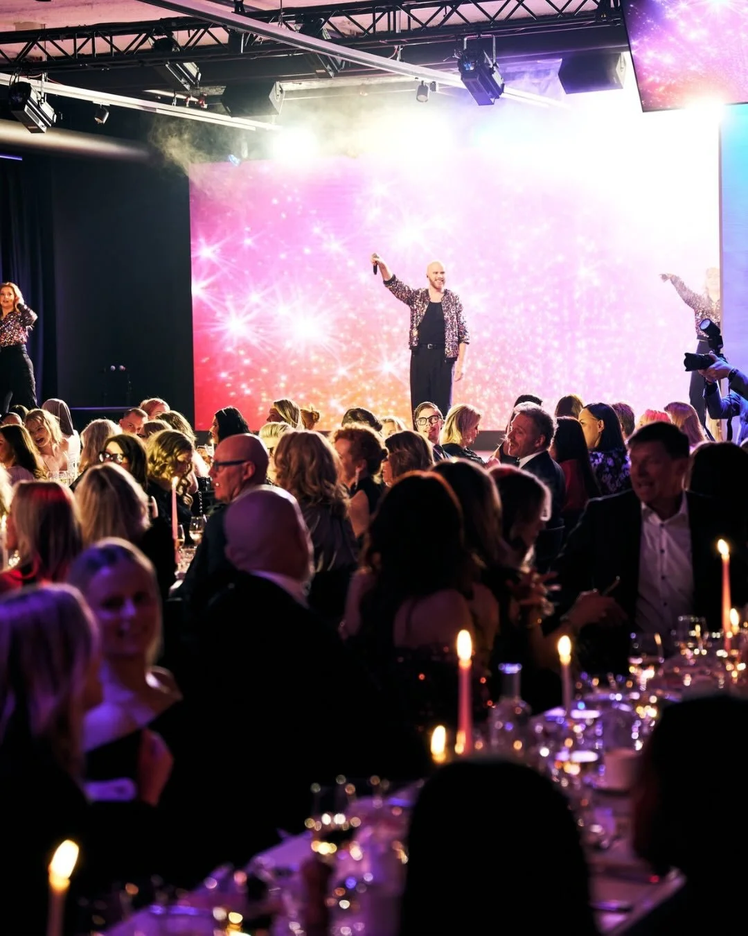 Throwback till f&ouml;rra &aring;rets gala!

Imorgon &auml;r det &auml;ntligen dags igen!!🌟
Vi ses snart. 💜

#SwedishBeautyAwards