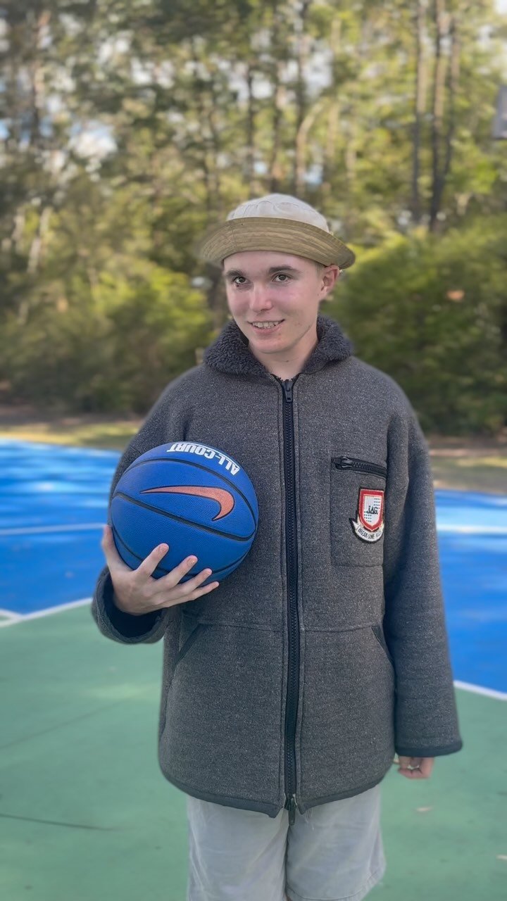 Friday afternoon Basketball with Bil & our carer Jamy! Billy absolutely loves it & he’s pretty awesome at it too, pure happiness & fun! 💙🏀