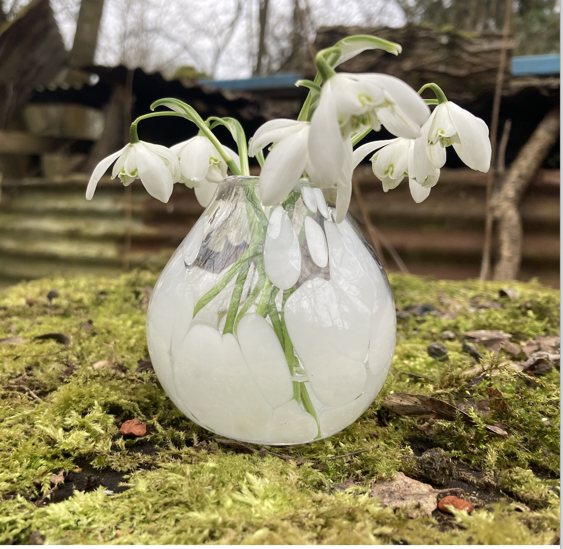 LOUISARAVENGLASS_BudVase_Snowdrop_1.JPG