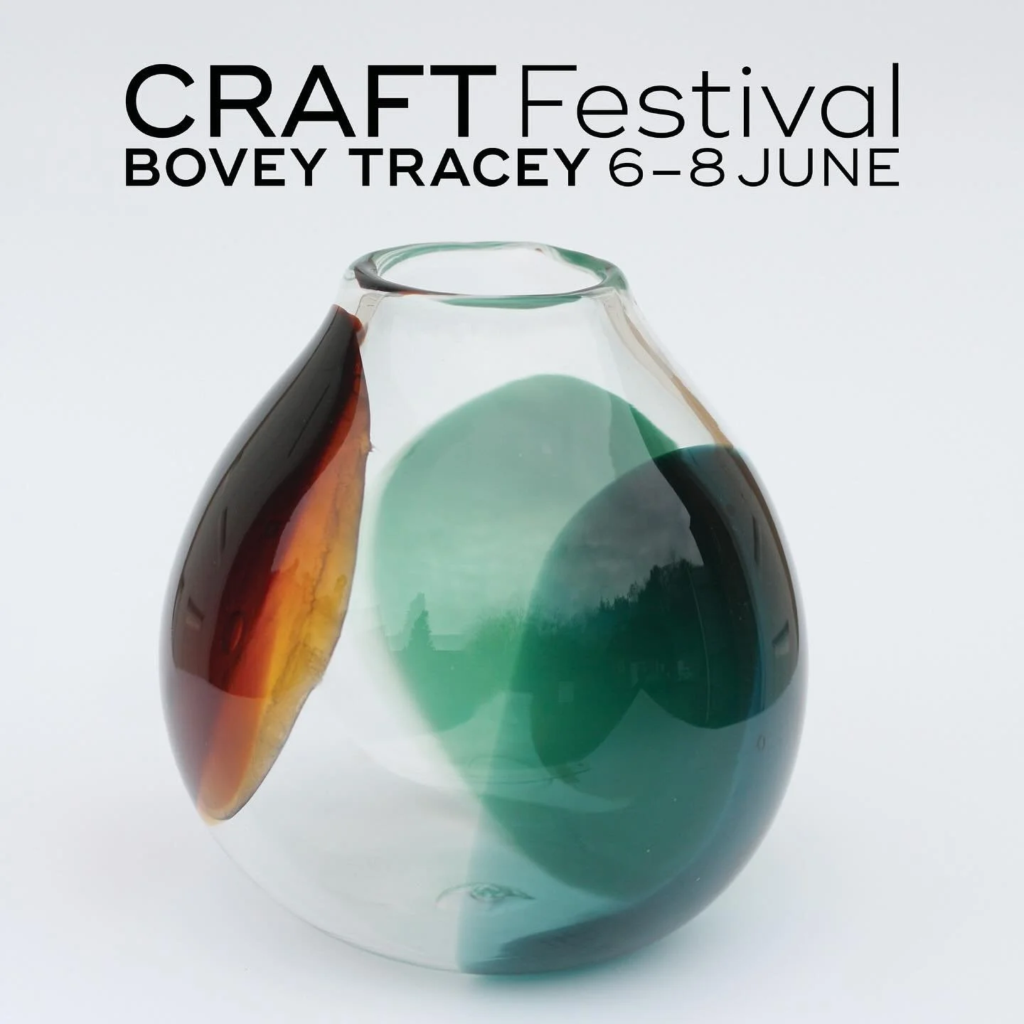 Tomorrow is my last day of glassblowing before @craftfestival Bovey Tracey which is only 3 weeks away! I’m definitely going to make some of these tri-colour vases as they’ve been popular @besidethewavegallery 
 I need to make some dotty t