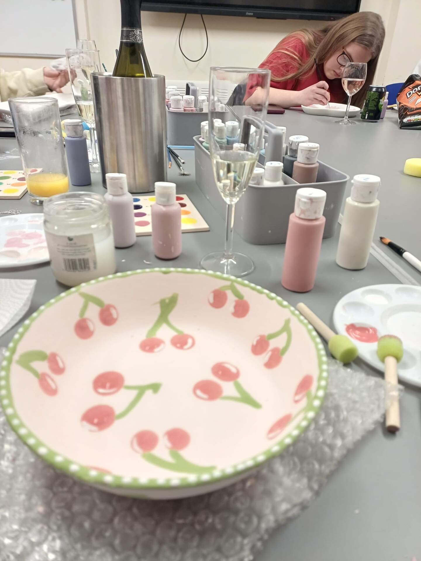 Great fun at the pottery painting workshop!
. . .
Hwyl fawr yn y gweithdy peintio crochenwaith!
. . .
#llangoedvillagehall #pottery #craftclass #llangoed