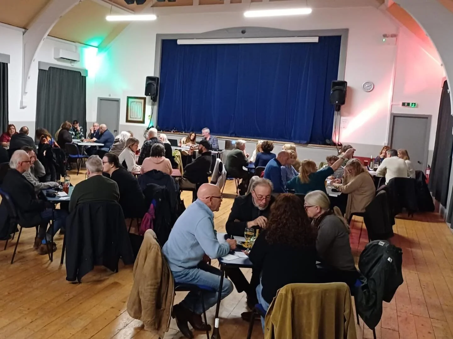 A fun and challenging quiz night!!! Thanks so much to our new quizmaster, Quizmaster B who certainly kept us all thinking and laughing. 
. . .
Noson gwis hwyliog a heriol!!! Diolch yn fawr iawn i&rsquo;n cwisfeistr newydd, Cwisfeistr B a wnaeth yn si