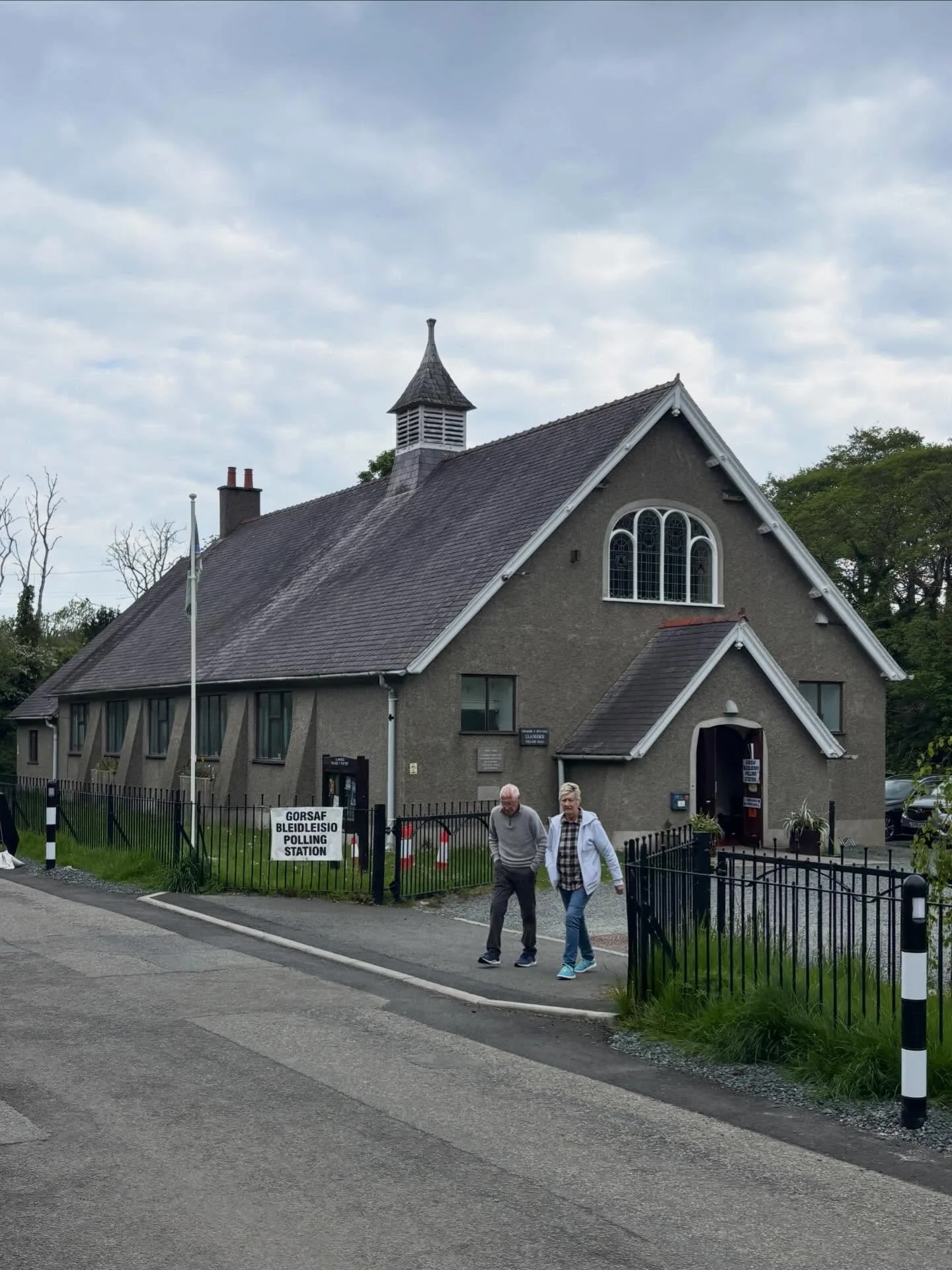 Elections! 
Welwn ni chi heddiw o 7am tan 10pm.
See you today from 7am to 10pm.
Neuadd Bentref Llangoed Village Hall
. . .
#vote #elections #ynysmon #llangoedvillagehall #pollingstation