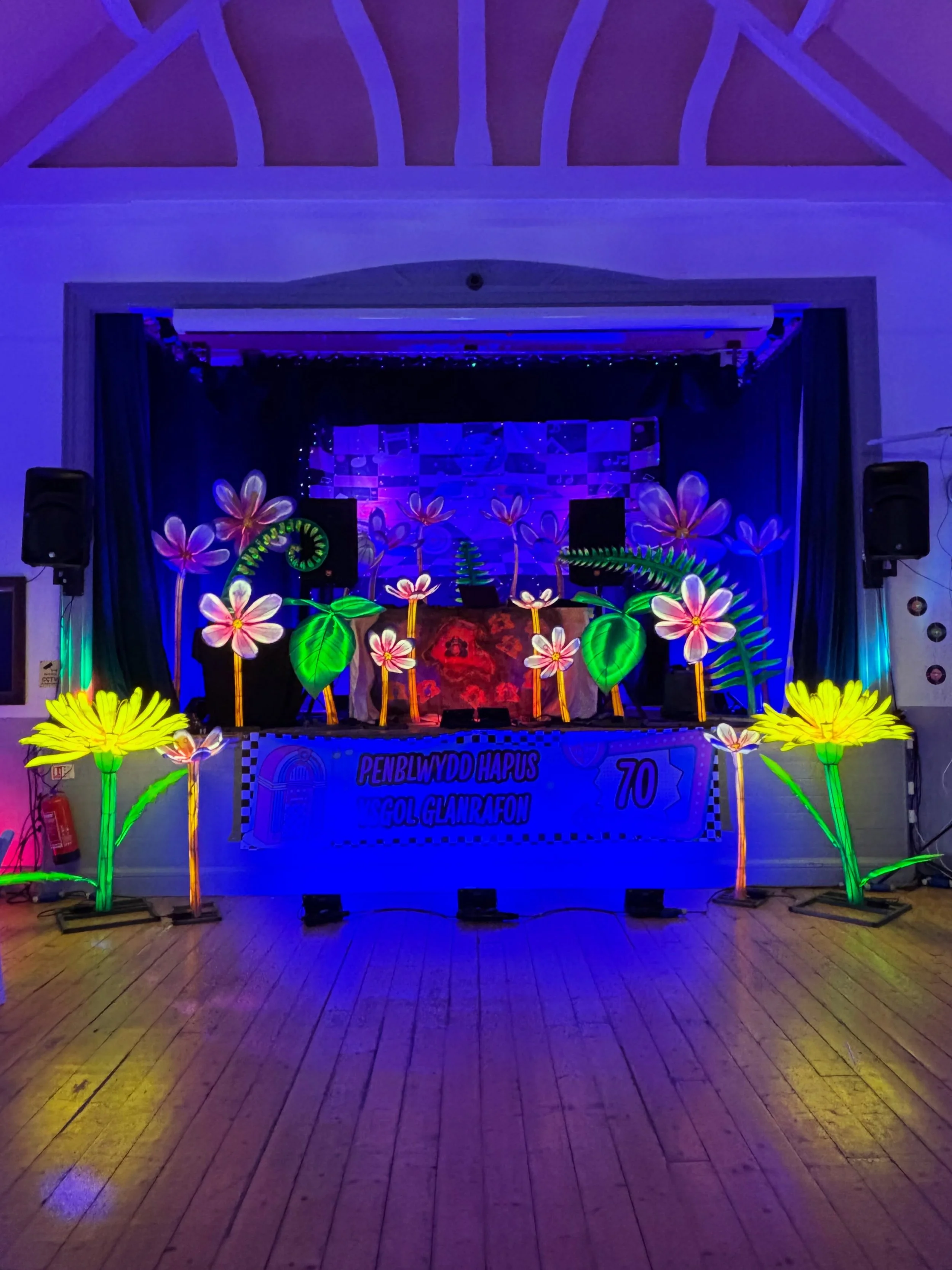 Rownd a Rownd at Llangoed Village Hall!
Some time ago, the team from the long-running @s4c drama Rownd a Rownd took over the Village Hall to film a party episode &mdash; and it has now been broadcast!

It was amazing to see the Hall completely transf