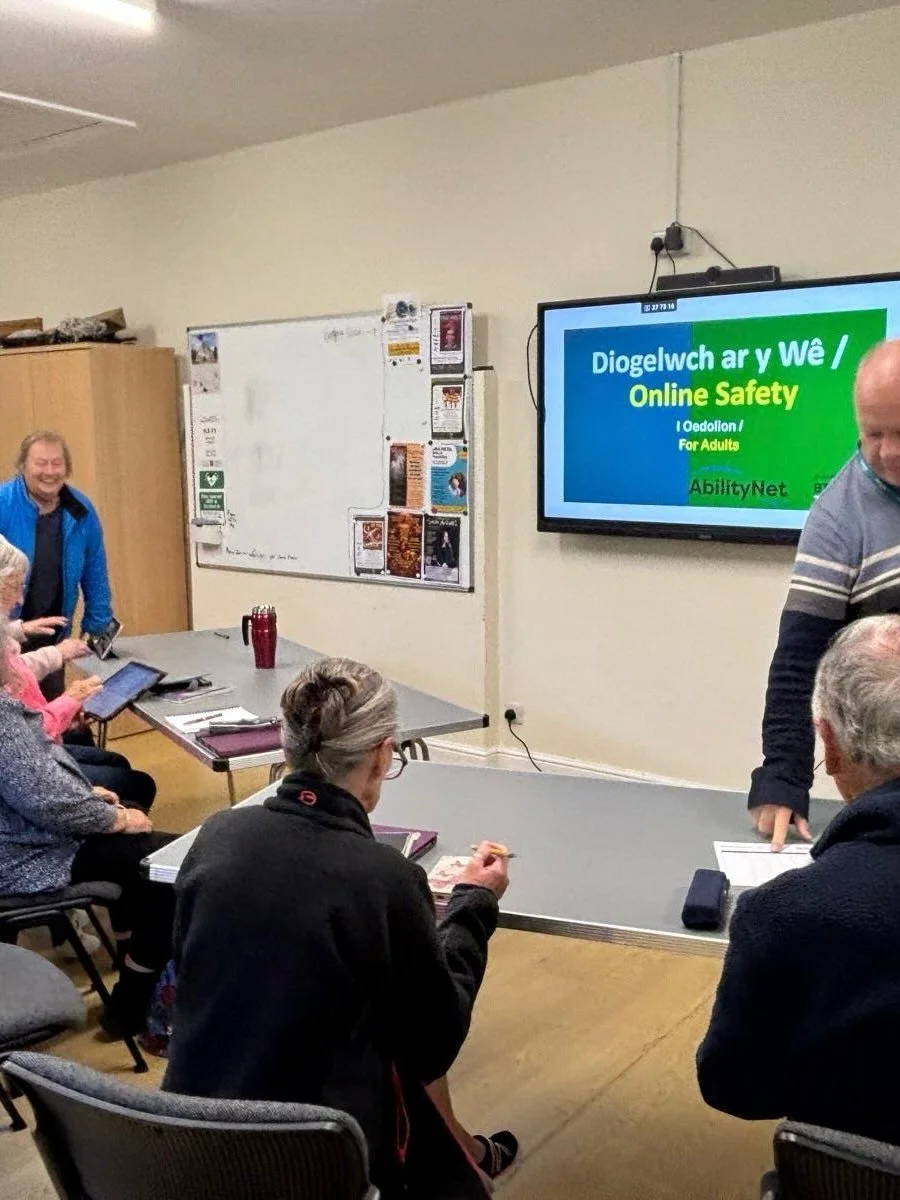 💻 Our first Digital Skills session at the Village Hall yesterday focused on staying safe online.

Thanks to Llion Elis from AbilityNet for leading the session, and to everyone who came along!

There are still two FREE sessions to come, and you don&r