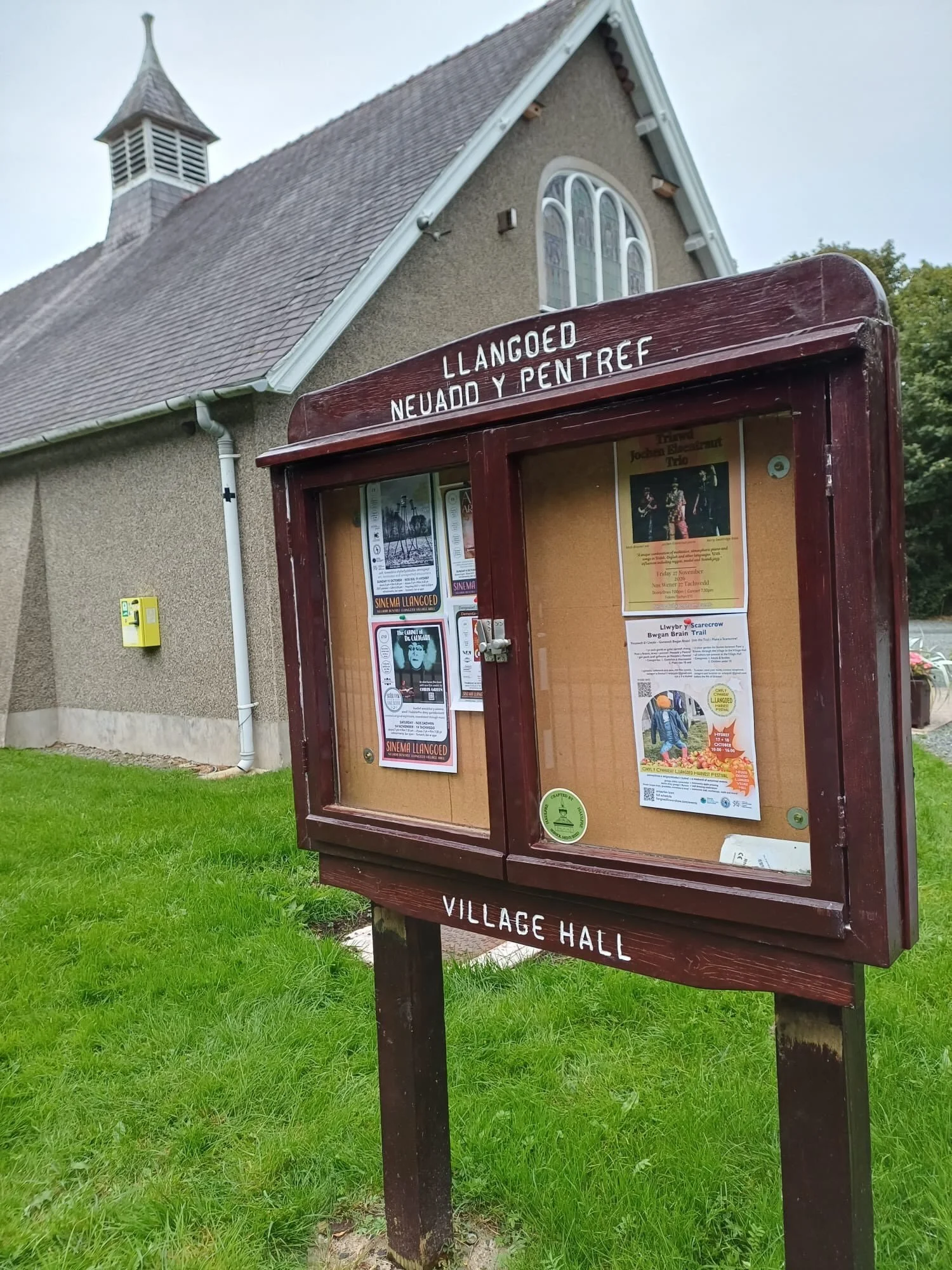 A fresh new look for our outdoor noticeboard! 🔨✨
A big thank you to Seiriol Men&rsquo;s Shed for giving the Village Hall noticeboard some much-needed care &mdash; renewing and restoring it, and even fixing the door so it works properly again!

We&rs