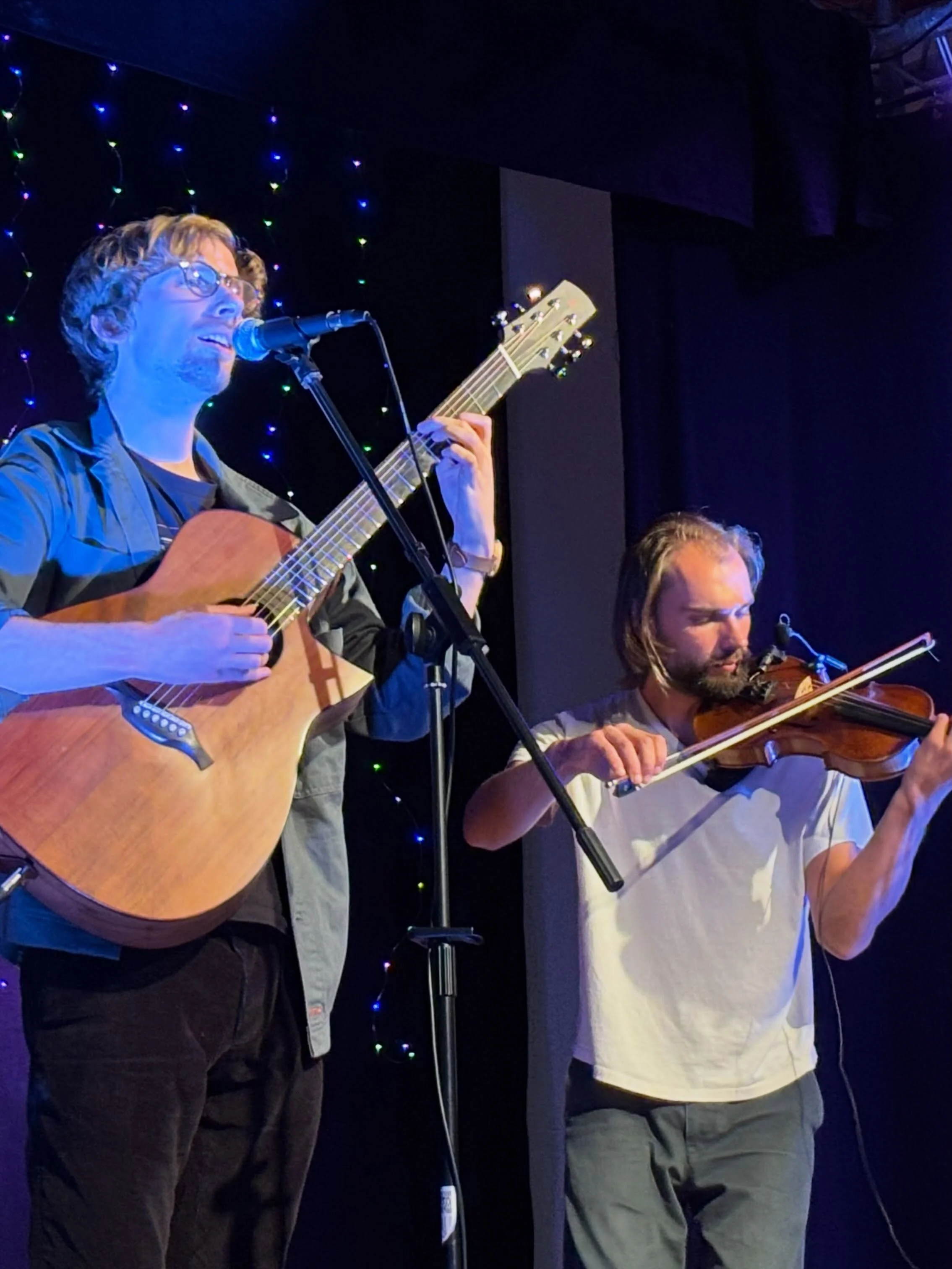 A sold-out evening with Filkin&rsquo;s Drift! 🎻
Effortless harmonies, wonderful storytelling and a fantastic audience made last night&rsquo;s concert at Llangoed Village Hall one to remember.

It was especially lovely to welcome Chris and Seth on th