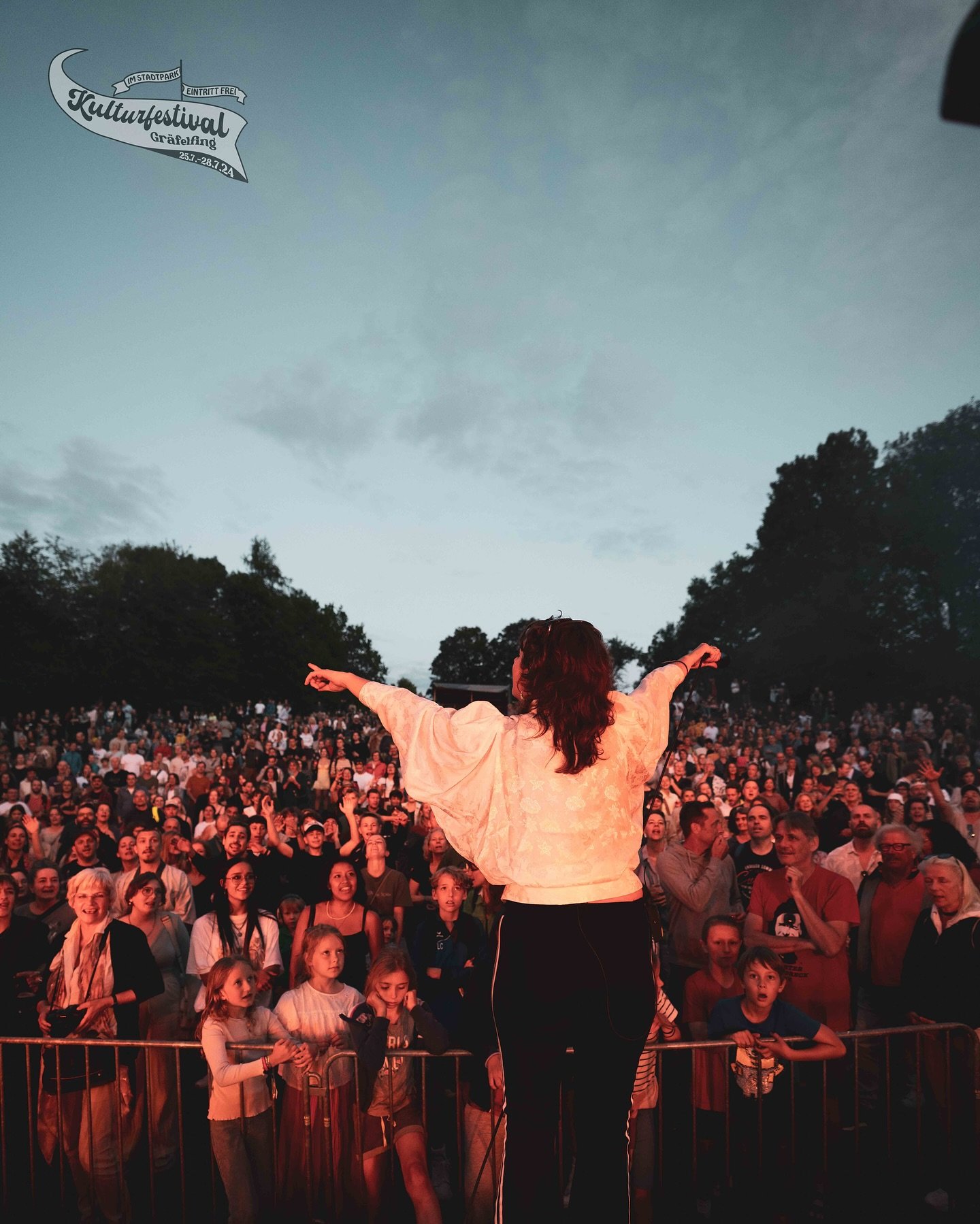 Tag 4 ☀️ last but definitely not least! Auch am letzten Tag konnten alle K&uuml;nstler*innen nochmal die Stimmung ankurbeln und so konnten wir gemeinsam wieder einen traumhaften Tag genie&szlig;en 🎪
