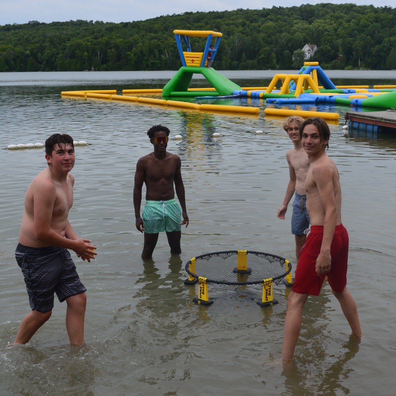 🏞️🤸&zwj;♂️ Vivez l'aventure &agrave; fond avec toutes les activit&eacute;s sportives propos&eacute;es au camp! Chaque moment est une opportunit&eacute; de s'amuser et de se d&eacute;passer! 🌟🏃&zwj;♂️
.
.
.
.
#summercamp #campdevacances #laurentid