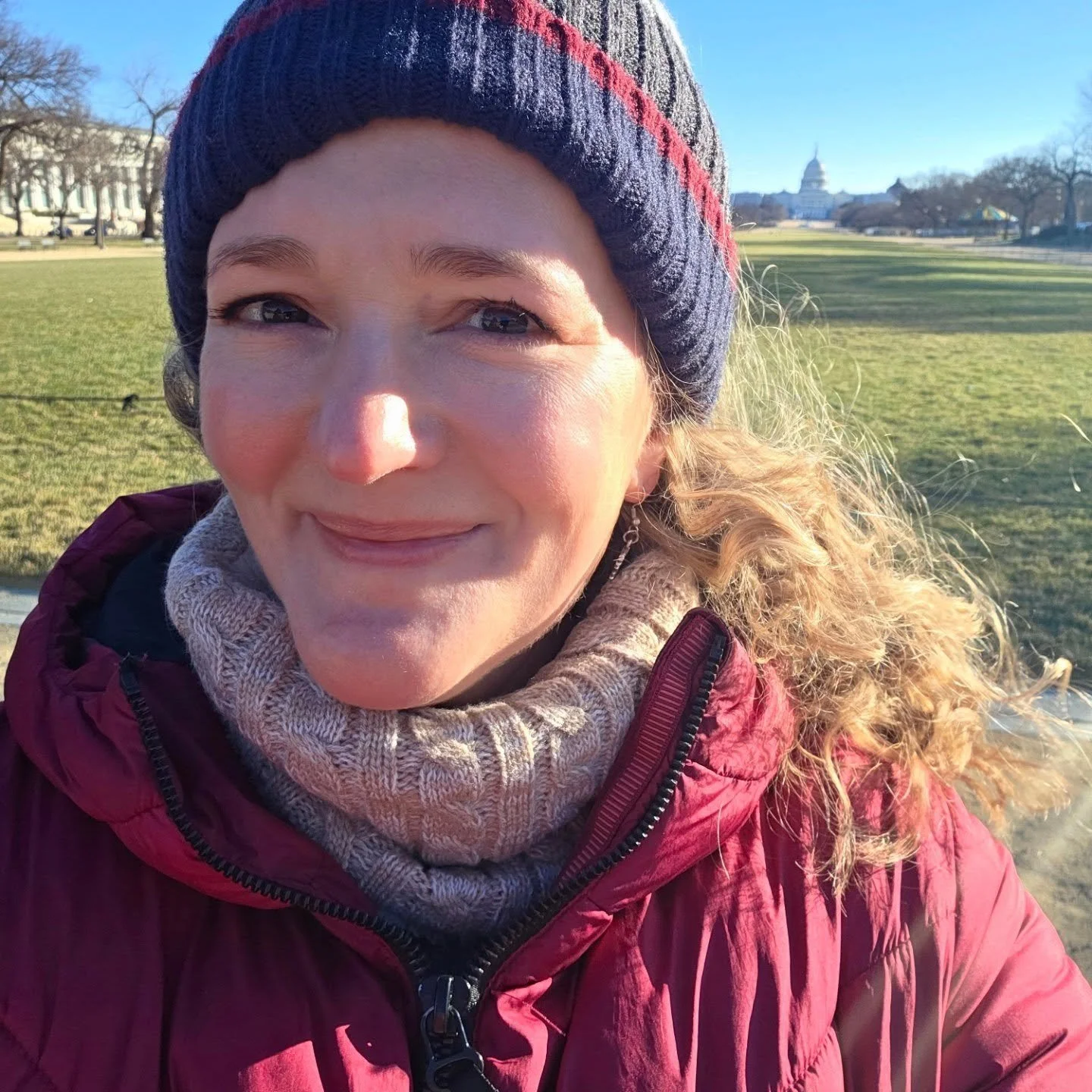 January - DC, frosty mornings on the Thames, a graduation ceremony, lots of writing, The House in the Water published in Portuguese translation, the cat, many of my husband's excellent coffees, and a successful audition for a musical. Onwards...

#ja