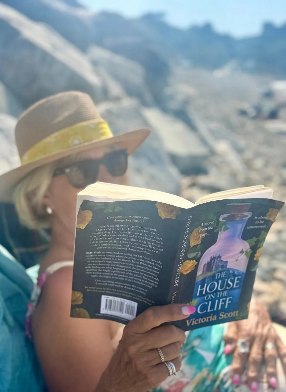 It's always wonderful to see my novels on tour. Here's The House on the Cliff (now titled The Lost Children) sunning itself with Diana. 
If you take one of my books out and about, remember to send me a pic!

 #holidayreads #holidayreading