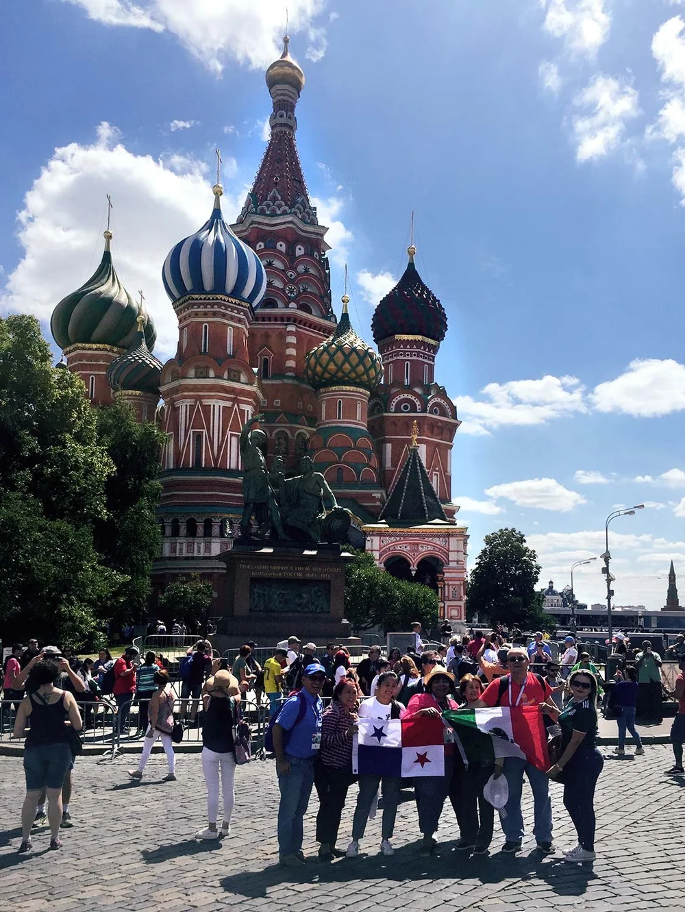  Architektonisches Highlight in Moskau und beliebtes Fotomotiv: die Basilius-Kathedrale auf dem Roten Platz. 