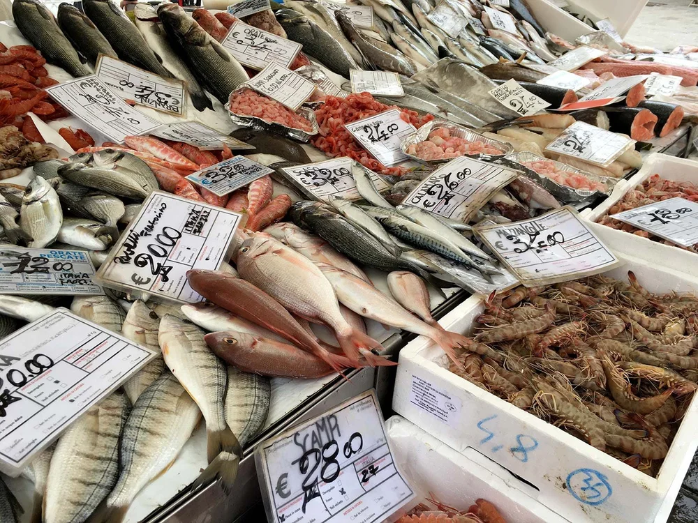 Große Auswahl auf dem Fischmarkt.