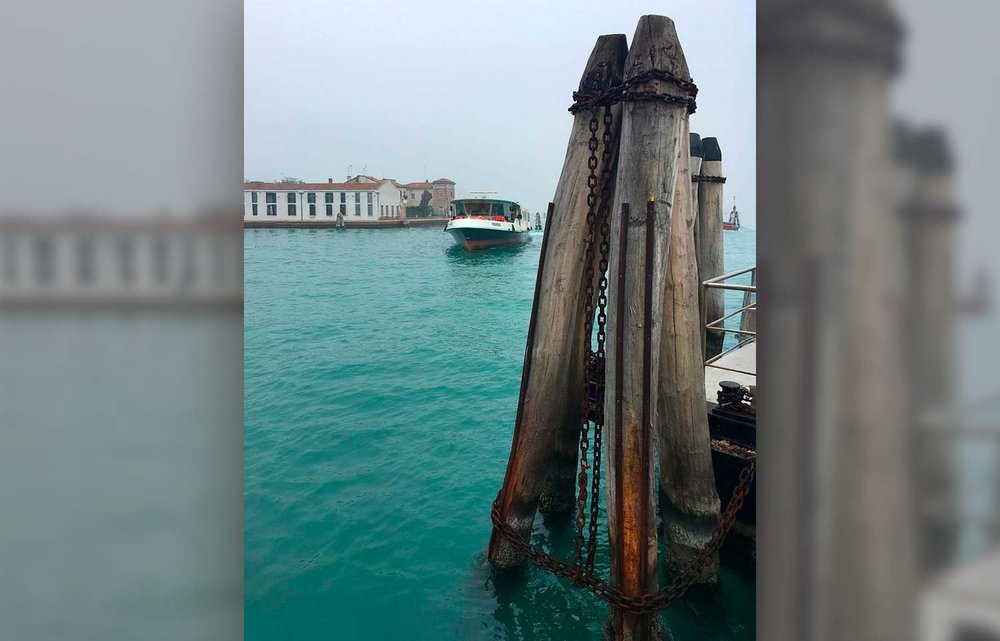 Typischer Vaporetto-Anleger in der Lagune.