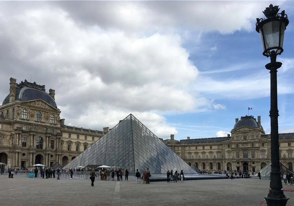 Eingang Louvre