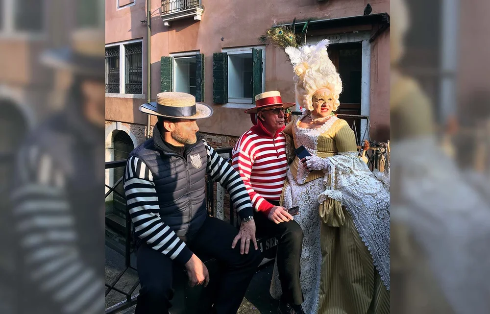 Gondoliere treffen auf barocke Schönheit.