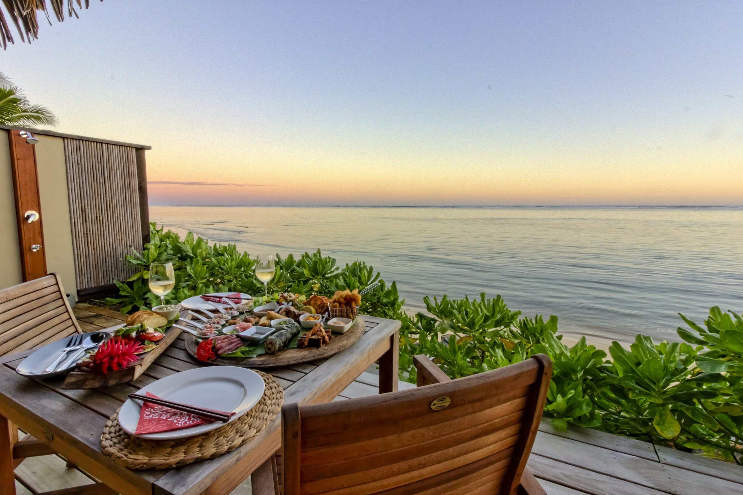 Beachfront Dining.jpg