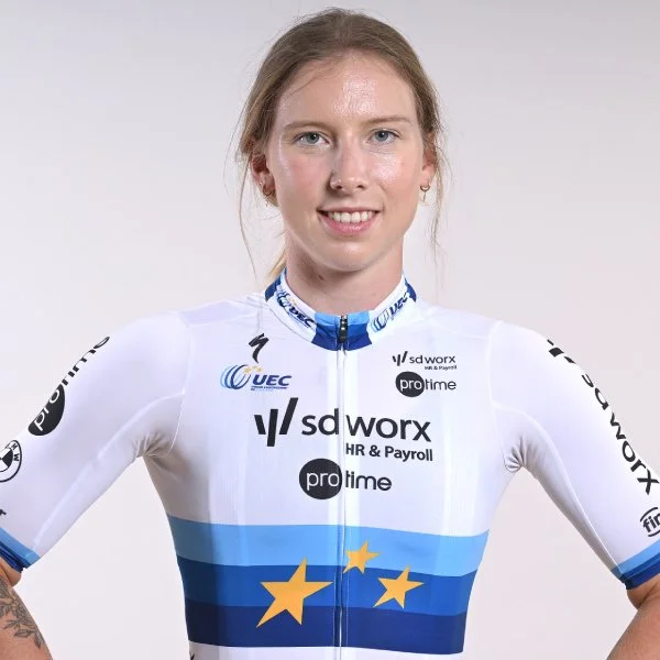 Lorena Wiebes heerst in Simac Ladies Tour en wint vijf van de zes ritten