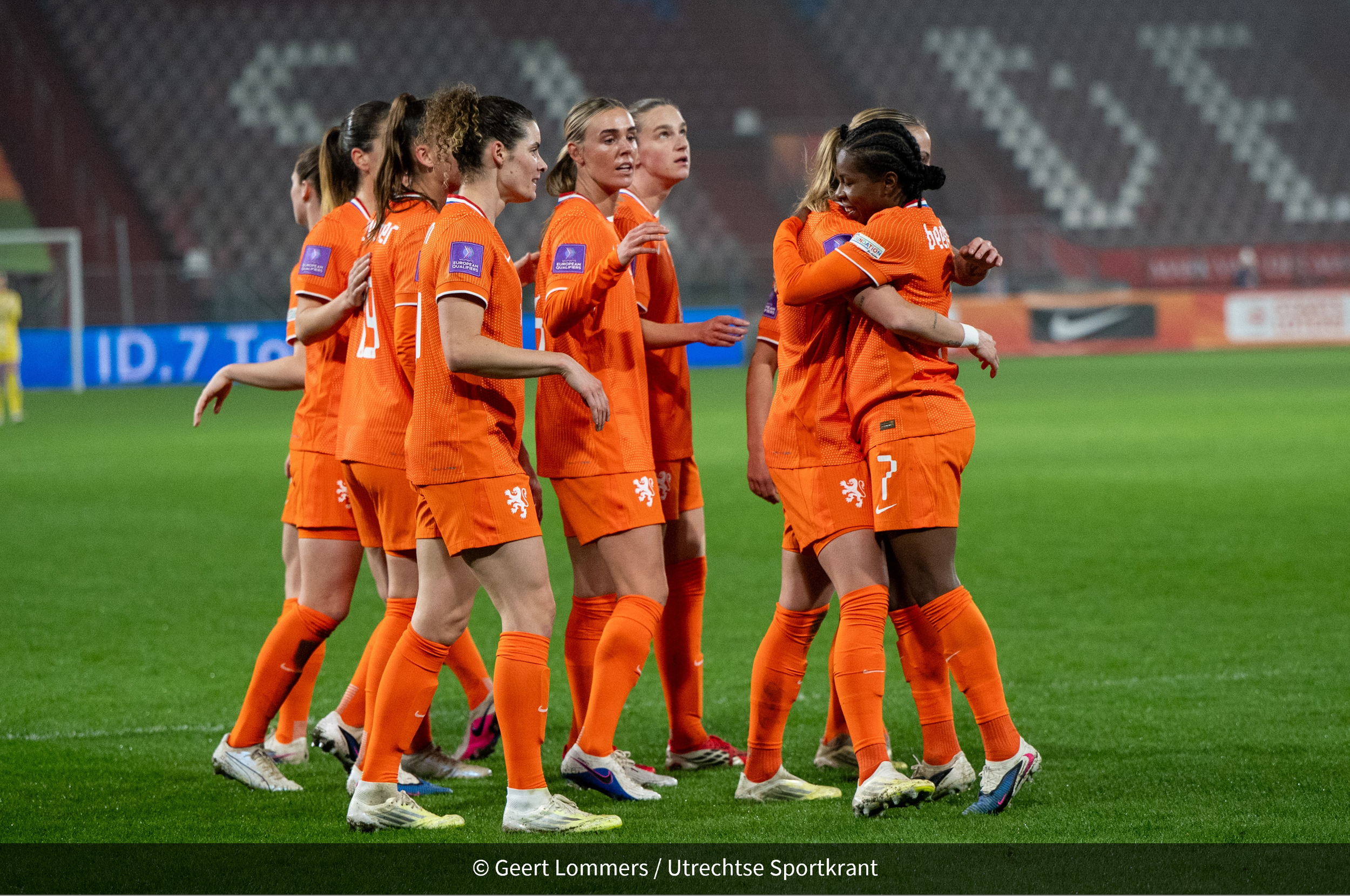 Oranje Leeuwinnen halen belangrijke WK punten binnen tegen Ierland