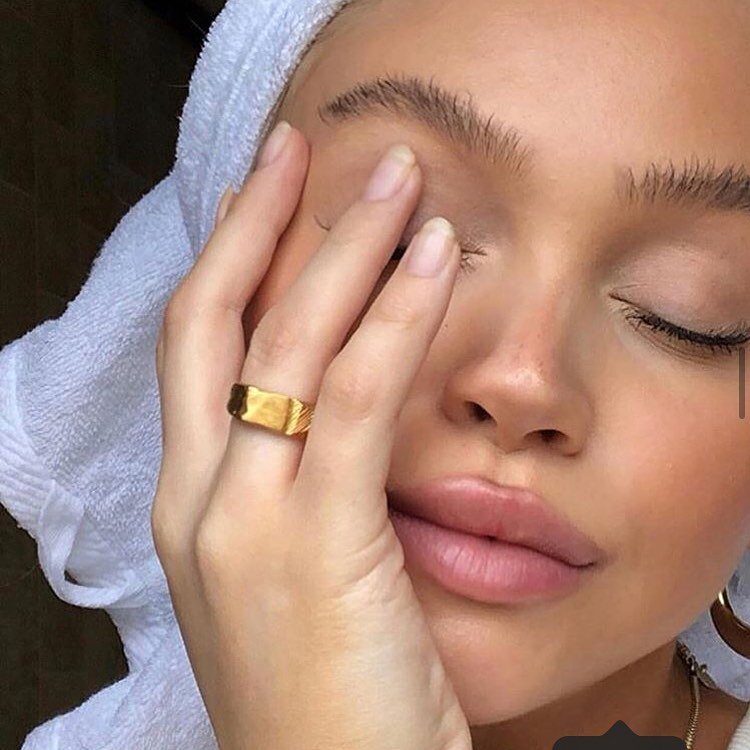 THAT SELF-CARE KIND OF GLOW ✨🛁 Who else is loving @wefelicia&rsquo;s glow vibes?!⚡️
&bull;
&bull;
&bull;
&bull;
&bull;
&bull;
&bull;
&bull;
&bull;
&bull;
PC: @wefelicia

#beautiful_skin #healthy_skin #natural #skin #skincare #skincaretips #skincarer