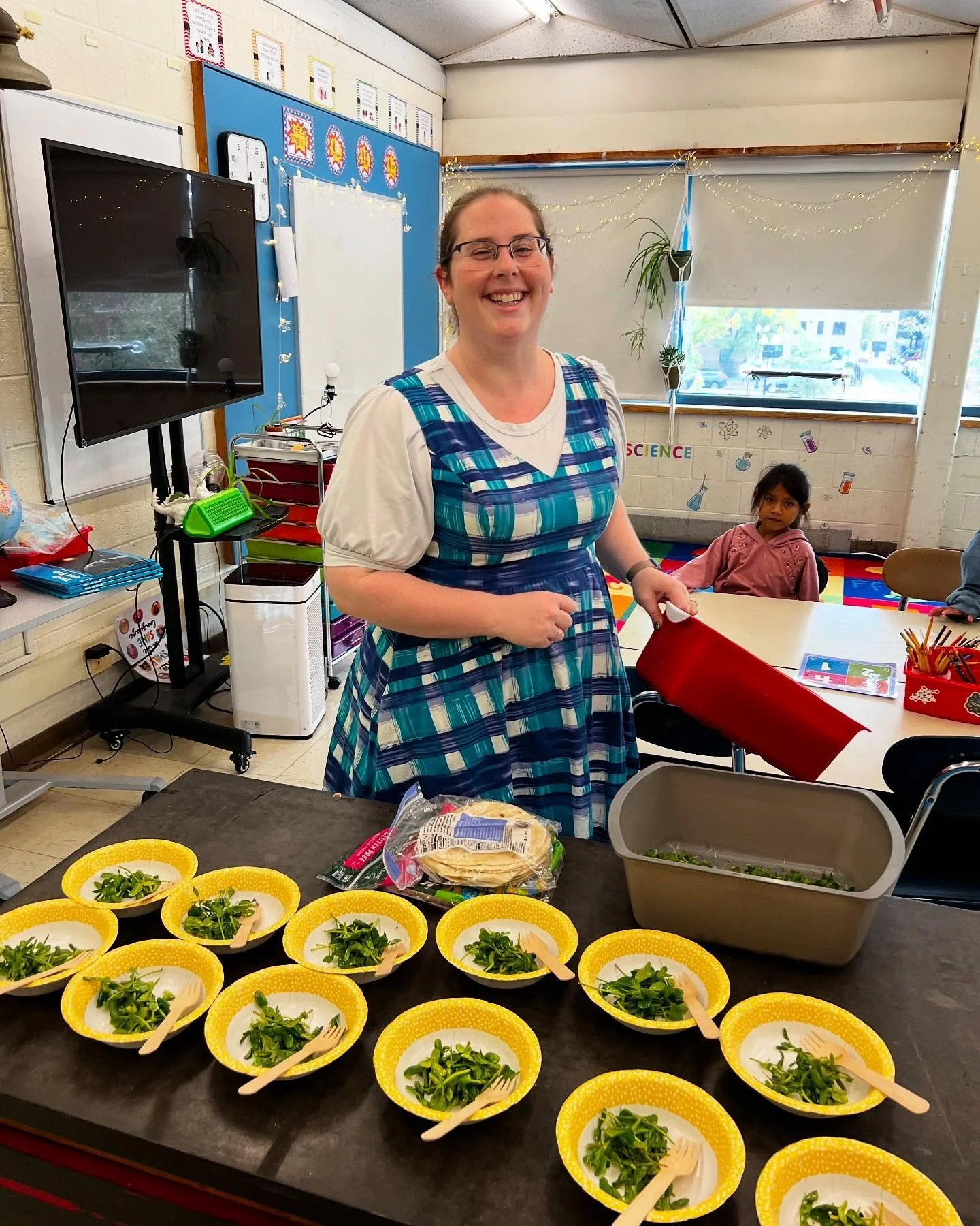 A big thanks to Ms. S and the Blackstone community school for all of your support of our program and for being such a blast to work with! We hope to see you soon ☺️🌱
&bull;
&bull;
&bull;
#microgreens #education #bostonpublicschools #bps #teacher #te