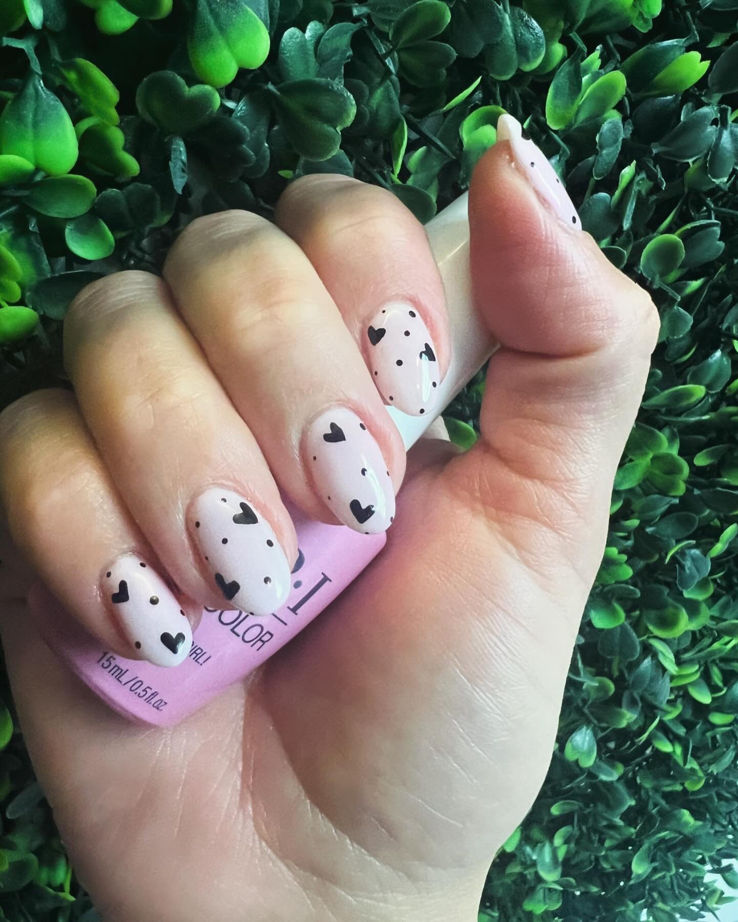 It&rsquo;s been a minute Instagram!! 🖤🖤 Black hearts are better. #slcnails #utahnails #naturalnails