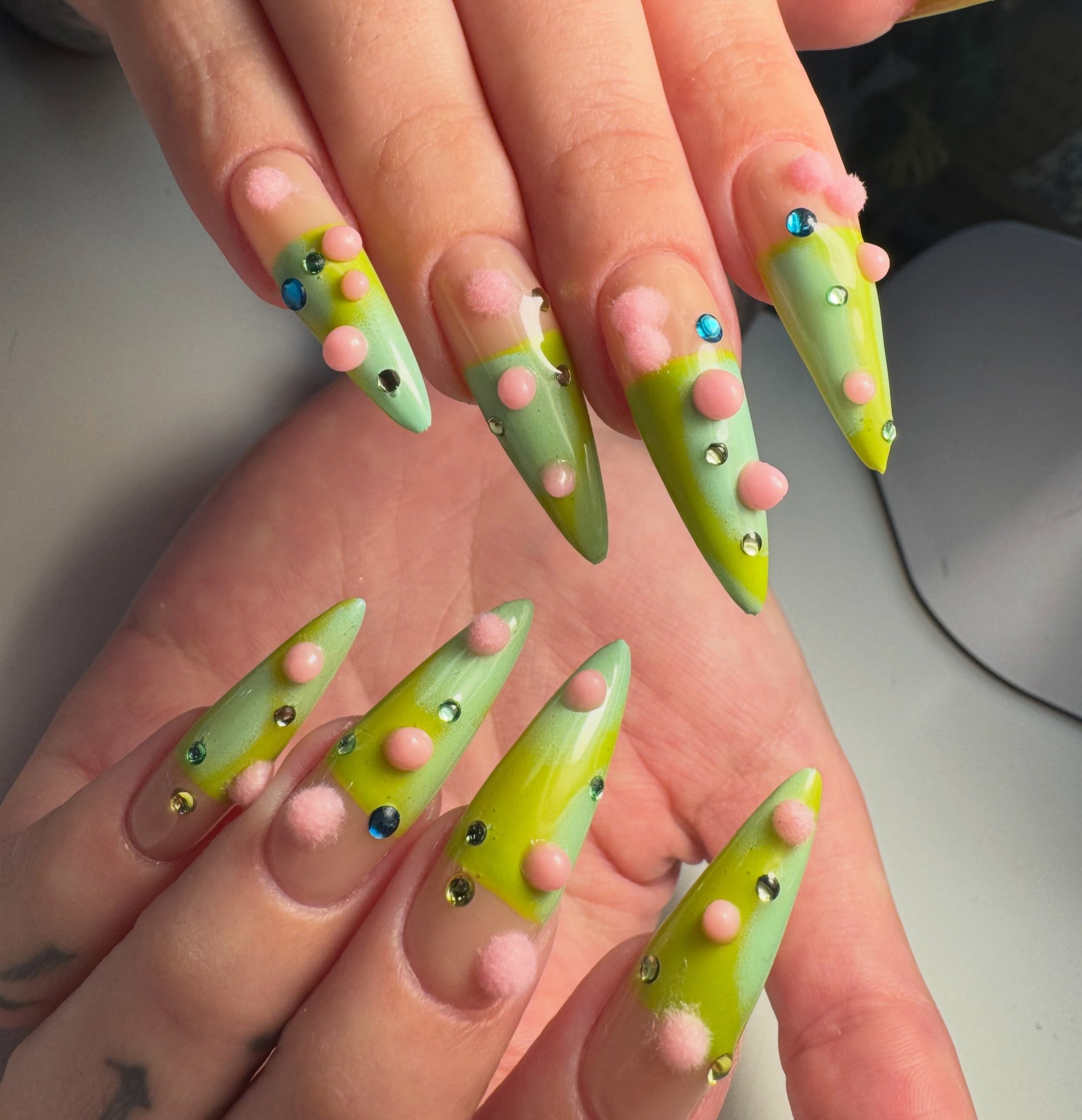 mami is bacccckk! 
Alia here! I&rsquo;m back to nails full time, and for a moment, i&rsquo;m taking new clients. Looking for clients who want to work on creative sets 🌟🩷 
Link to book in bio - or DM me!