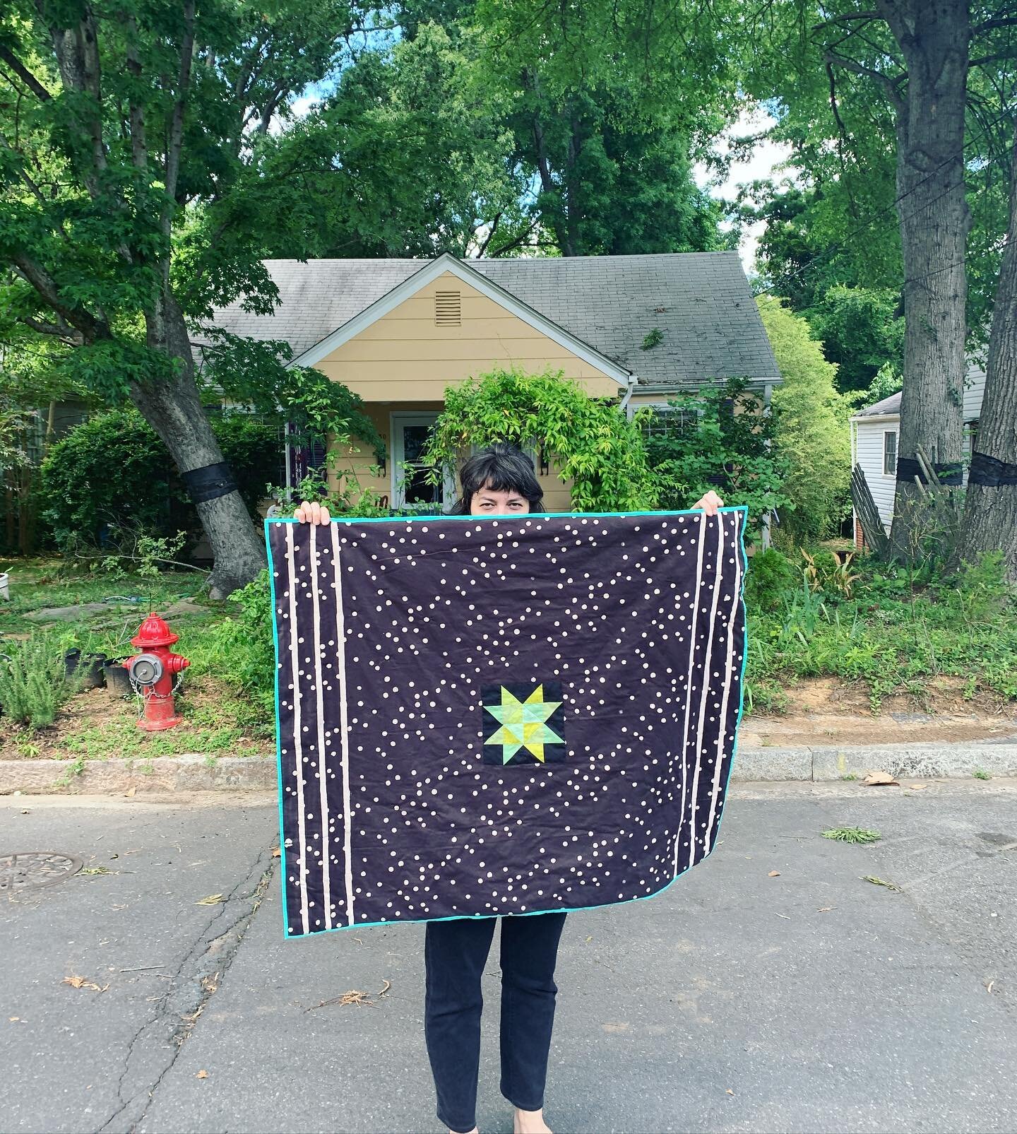 Hiya goobies.  I'm a little under the weather right now, but I wanted to floss this glorious quilt made by the one and only @ali_is_sewing .  IDK if she's trying to sell it or if it is too special.  I feel lucky to get to spend so much time with her 