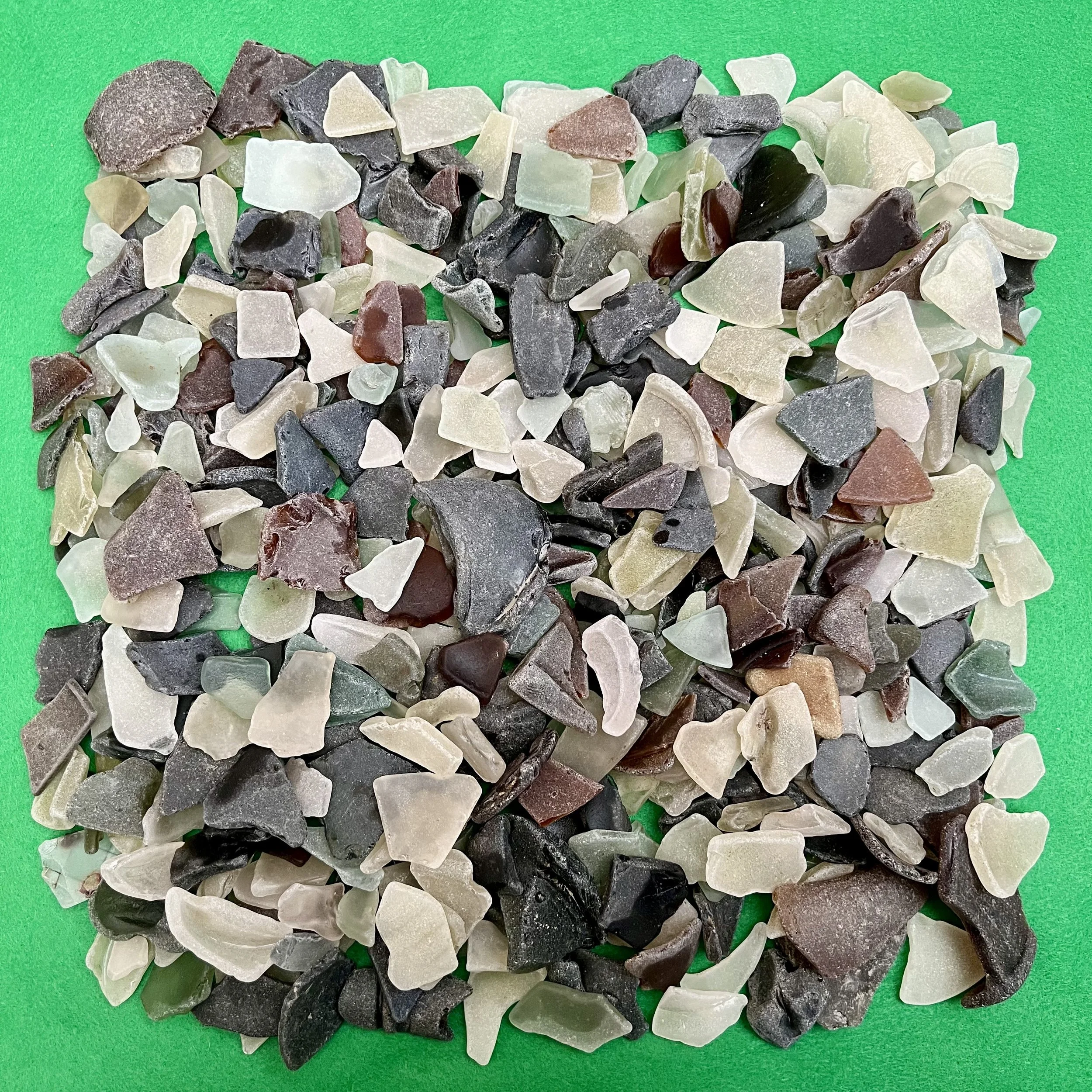 River Thames | 07-03-26 | Some of the dark glass is so thick suggesting it is centuries old.