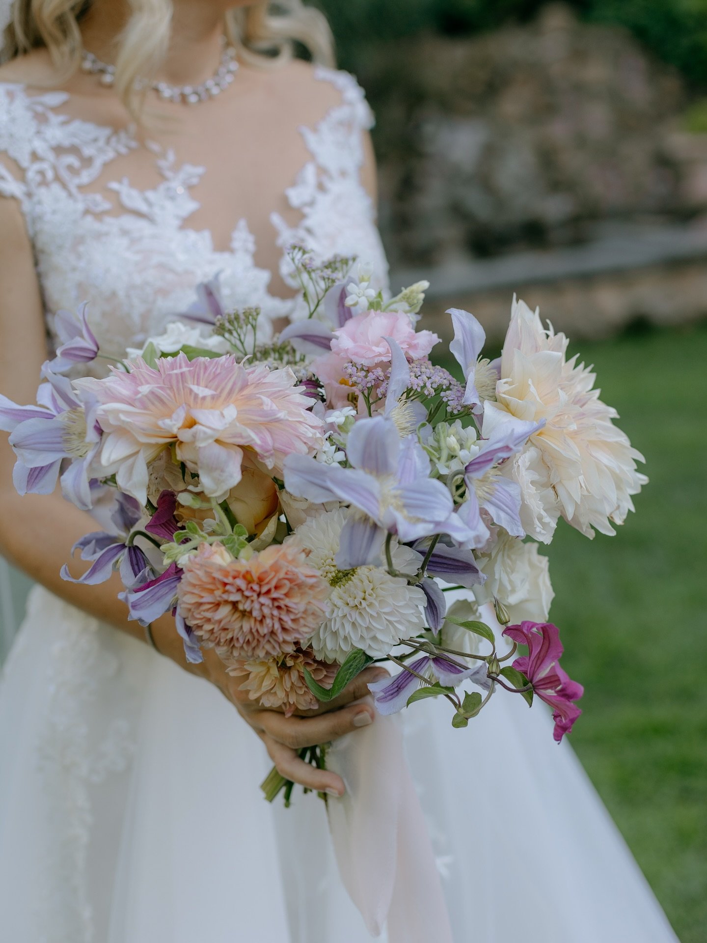 Colors have an enchanting way of weaving emotion and artistry into the fabric of a wedding celebration. As a passionate wedding designer specializing in destination weddings in Italy, I know that a thoughtfully curated color palette can elevate your 