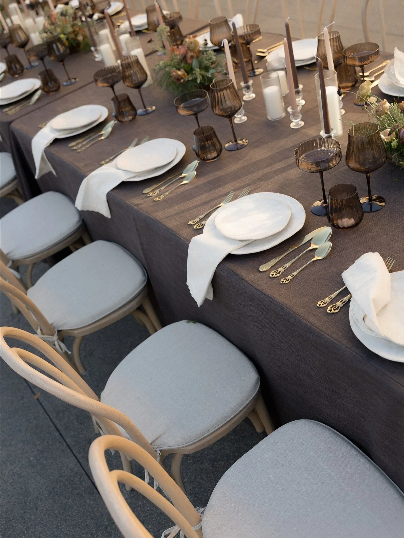 The quiet luxury of intentional design. 🍂
There is a specific kind of magic that happens when the architecture of a venue like @monserateweddings meets the vision of a design team like @unioneventcompany It&rsquo;s not just about the big moments, it