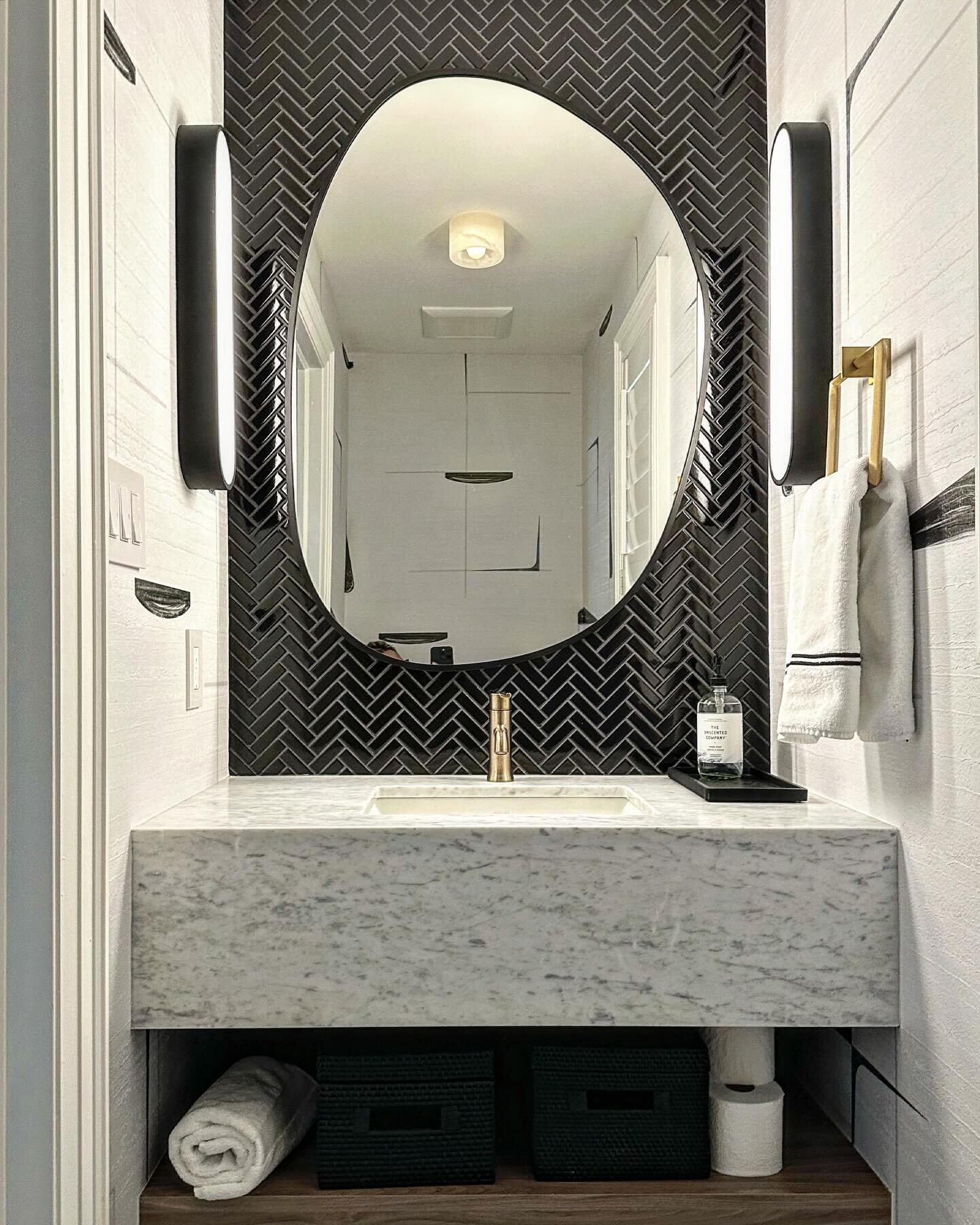 One of our best projects is coming to an end. Definitely one of my all time favourites. This powder room has far exceeded my expectations. Going from basic builder to chic AF custom EVERYTHING. Cannot wait to photograph this beauty. 

Swipe to see th