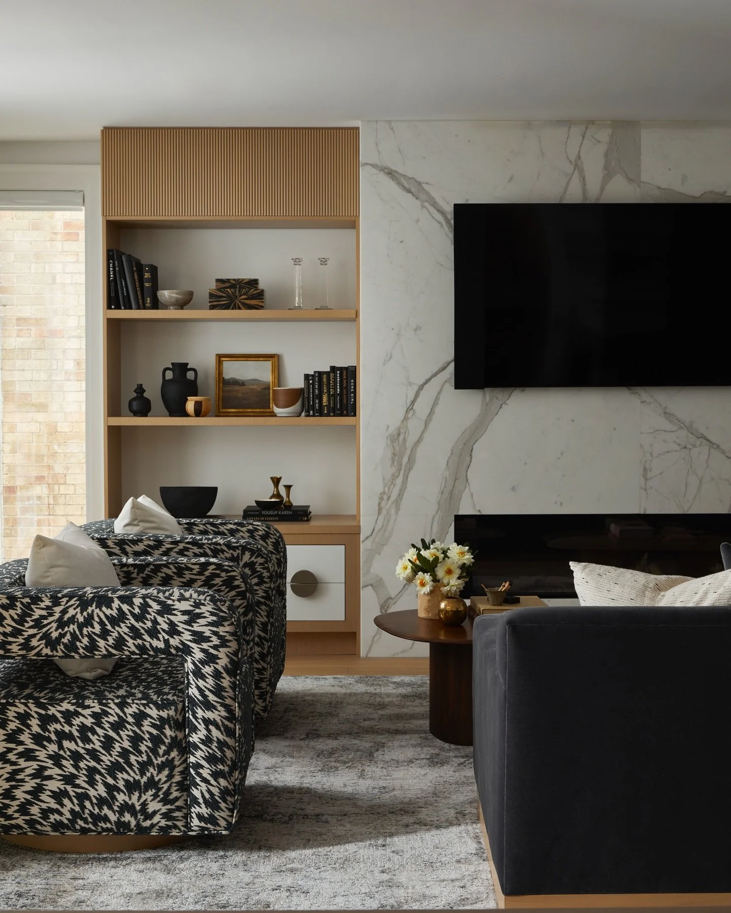 Clean lines, rich textures, and a sense of calm that lasts.

This is thoughtful design.

Designed by DebraLillianDesign @debra_salmoni 
Photographed by @lomillerphoto 
Styled by @_meandmo_