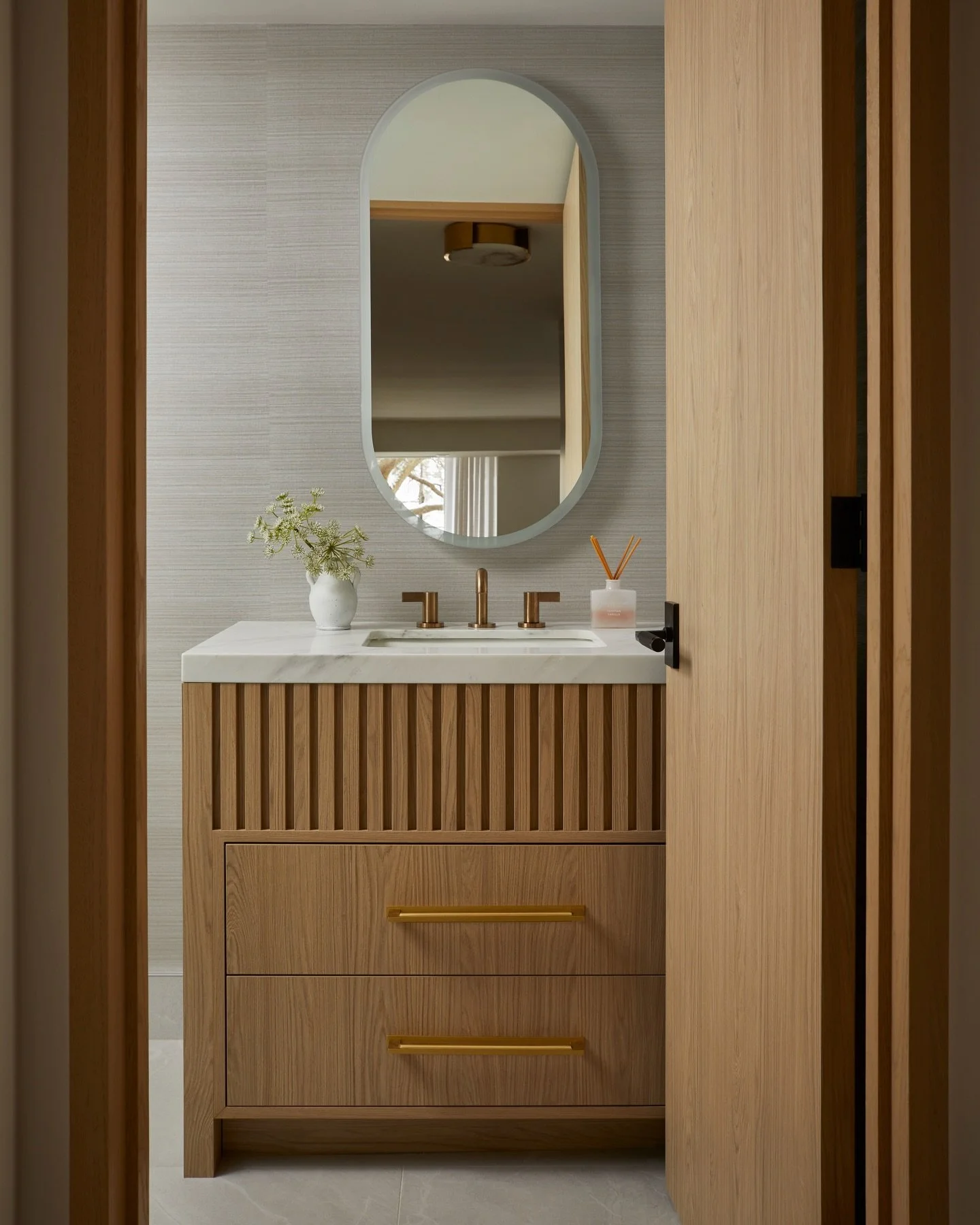 Simple. Sophisticated. The Art of Restraint.

Designed by DebraLillianDesign @debra_salmoni 
📸 @niamhbarryphoto 
Builder @nezgroup_firm