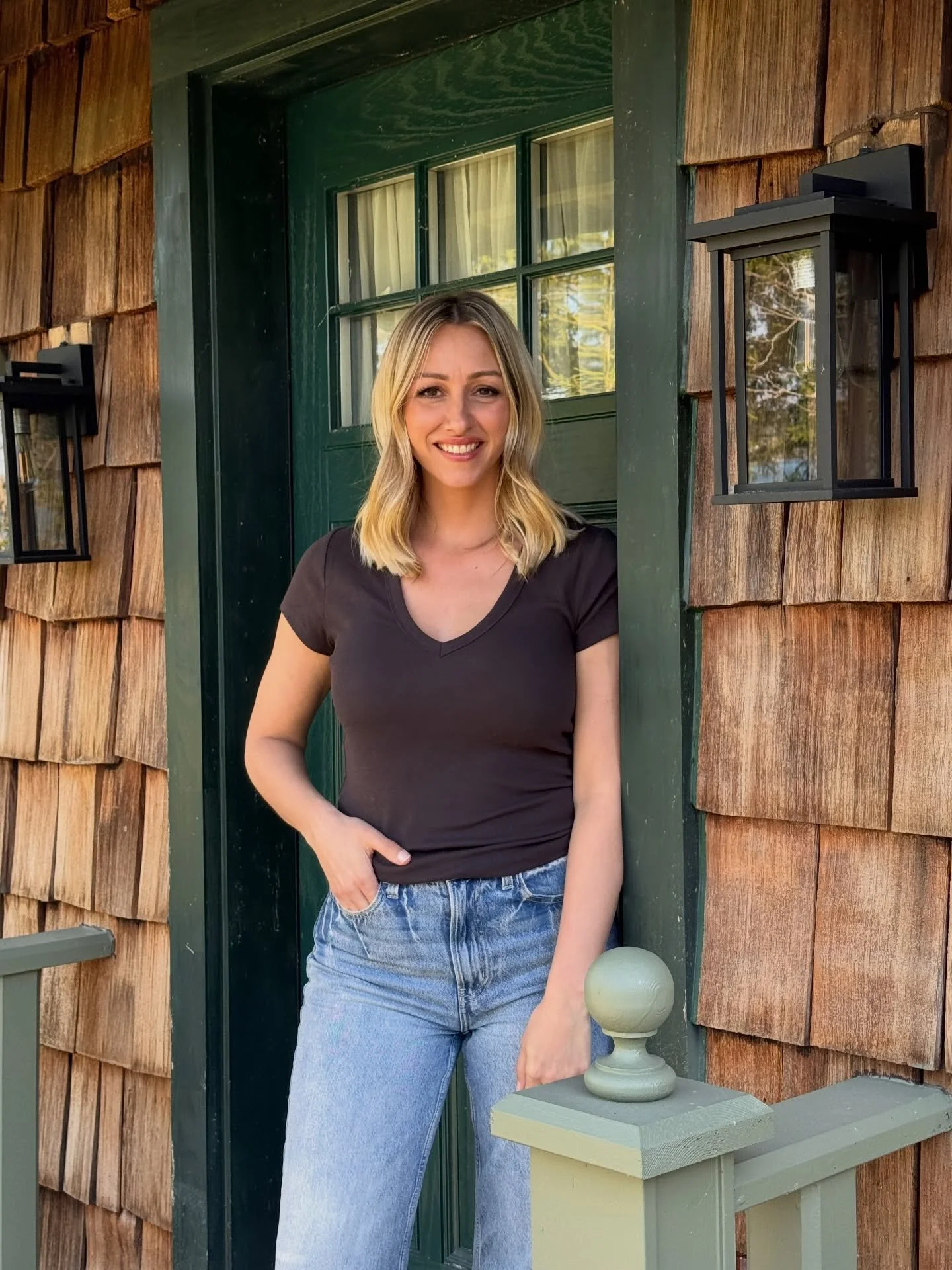 This being my life Hallelujah 
The weather is getting warmer Hallelujah 
A healthy family Hallelujah 
Getting your hair done at home Hallelujah 
Supporting your friends Hallelujah 
Bringing your lunch box to set Hallelujah 
Hair + make up Hallelujah 