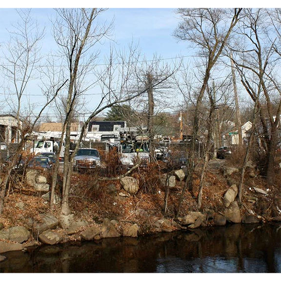 The Community Land Trust is a group of Hyde Park residents working to return land to the commons by acquiring vacant parcels with open space potential.

