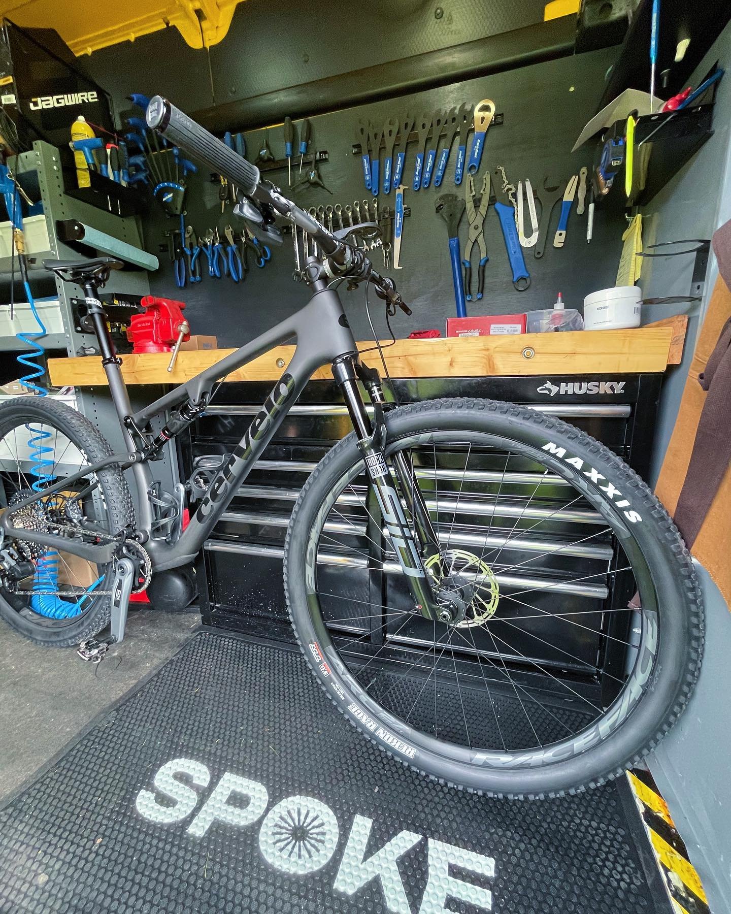 Happy belated new bike day @robertsbowling!

Tubeless setup and a once over and she&rsquo;s ready to go. Good luck at @arcadiagritandgravel 🤙 

#spokebikerepair #mobilebikeshop #cervelomtb #tubelessready #vanlife #ridebikeshavefun