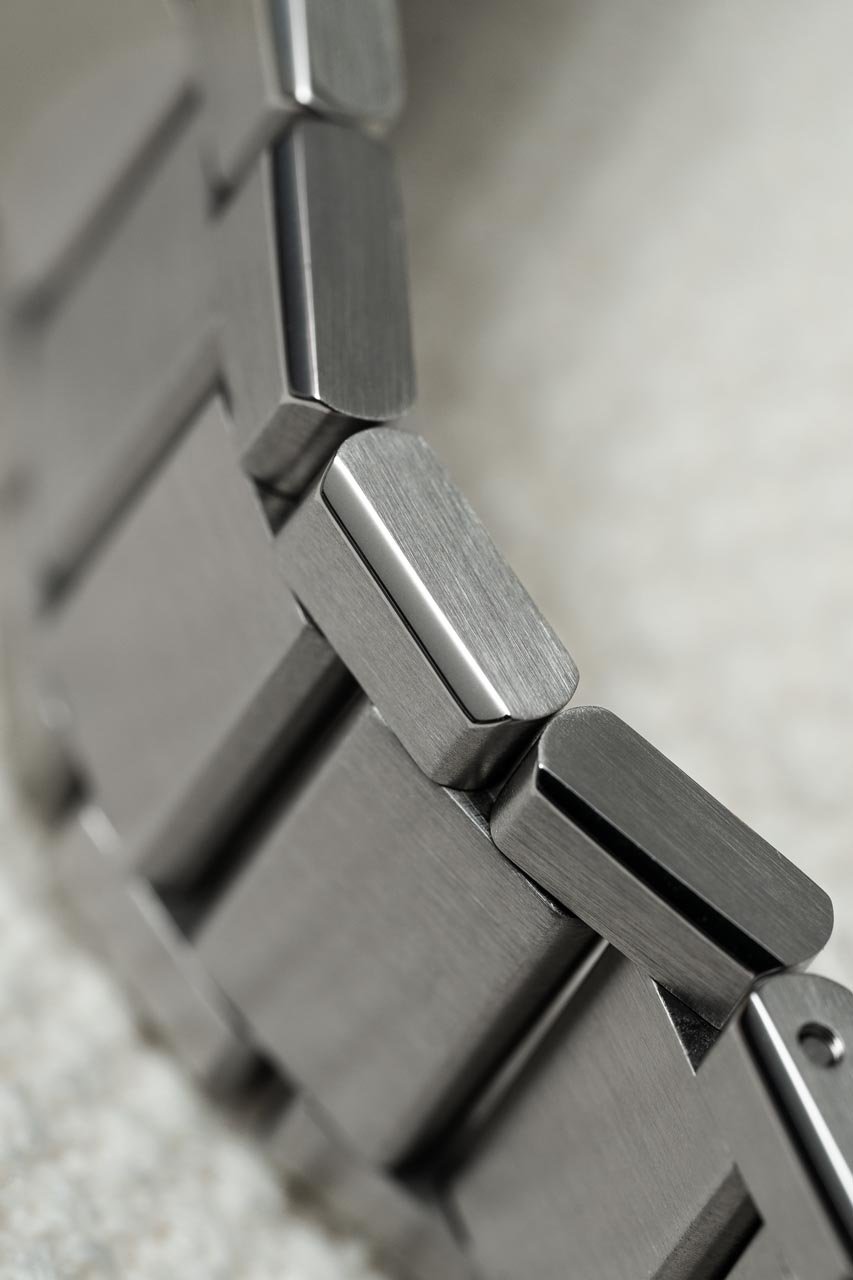 Nodus-Contrail-GMT-Flatlink-Bracelet-Bevel-Macro-full-res.jpg
