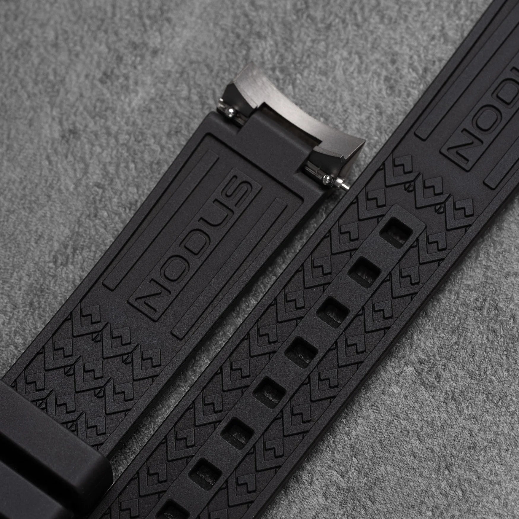 Rubber-Strap-Metal-Endlink-back.jpg