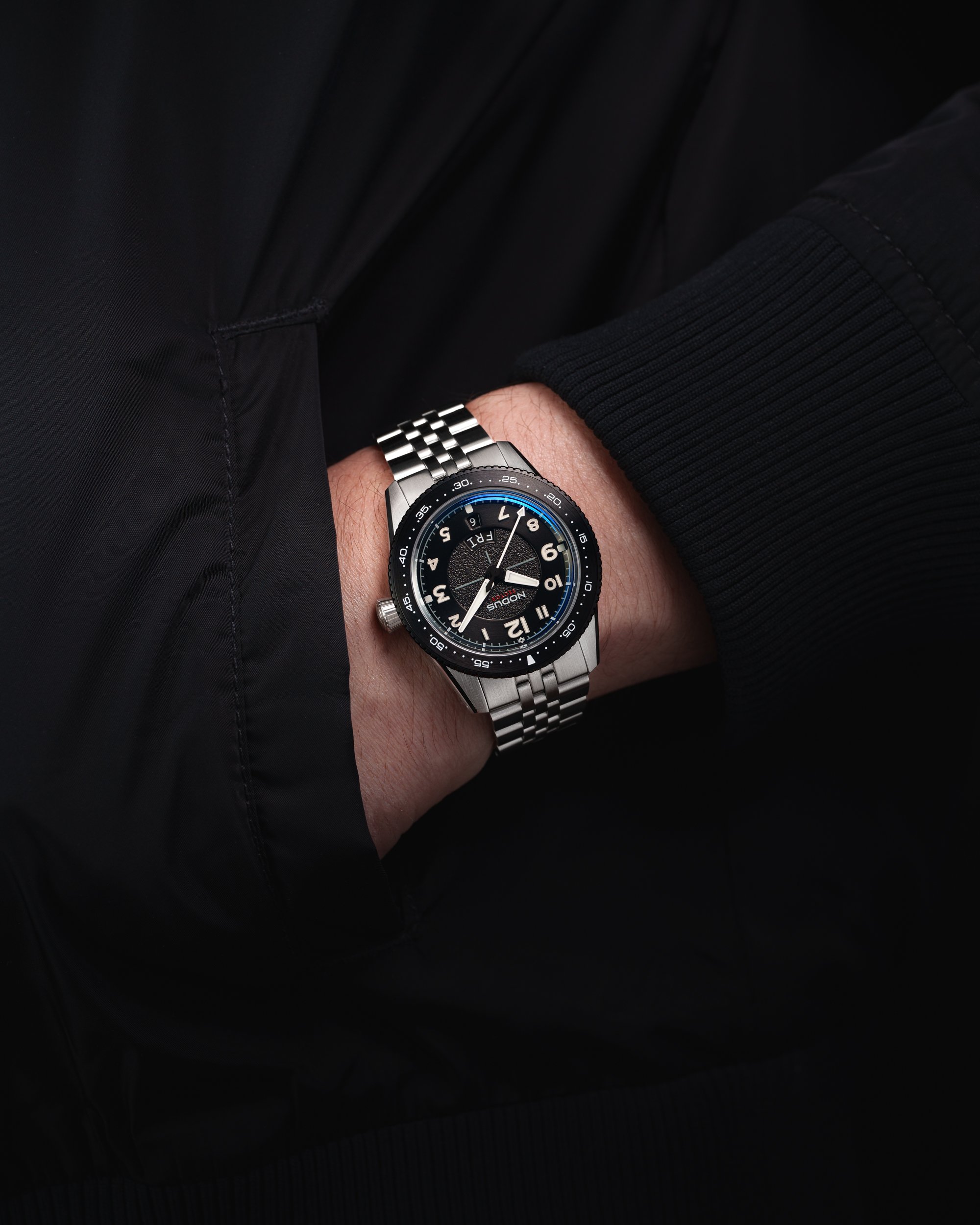 Nodus-Sector-II-Pilot-Blackbird-DLC-wristshot-WEB-2.jpg