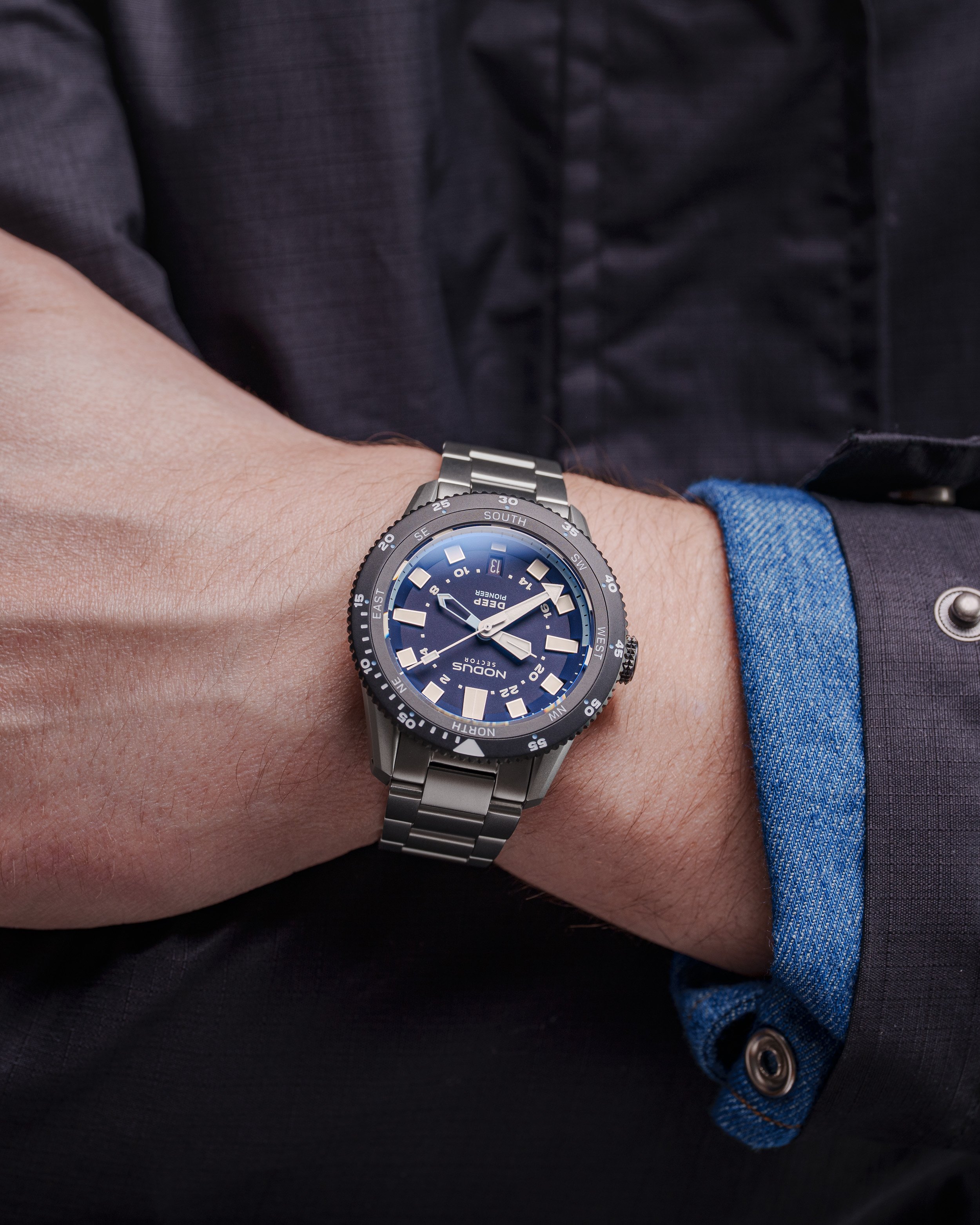 Nodus-Sector-Deep-Pioneer-GMT-Wrist-shots-WEB-1.jpg