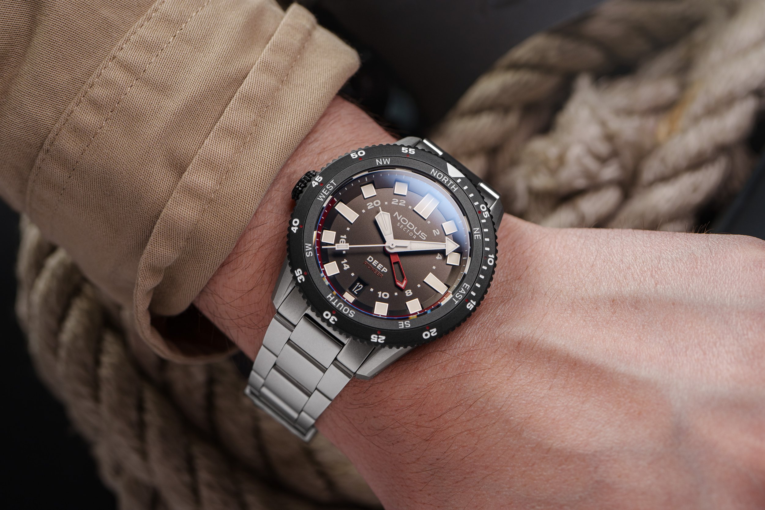 Nodus-Sector-Deep-Pioneer-GMT-Wrist-shots-WEB-7.jpg