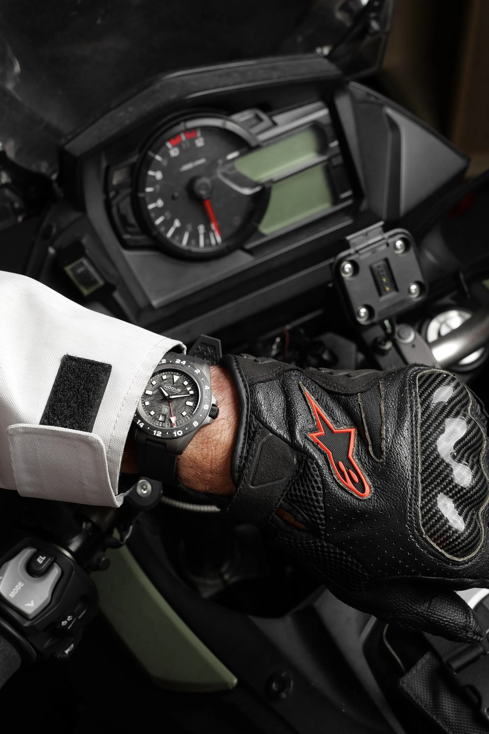 Nodus-x-Raven-TrailTrekker-Carbon-KC-WEB-11.jpg
